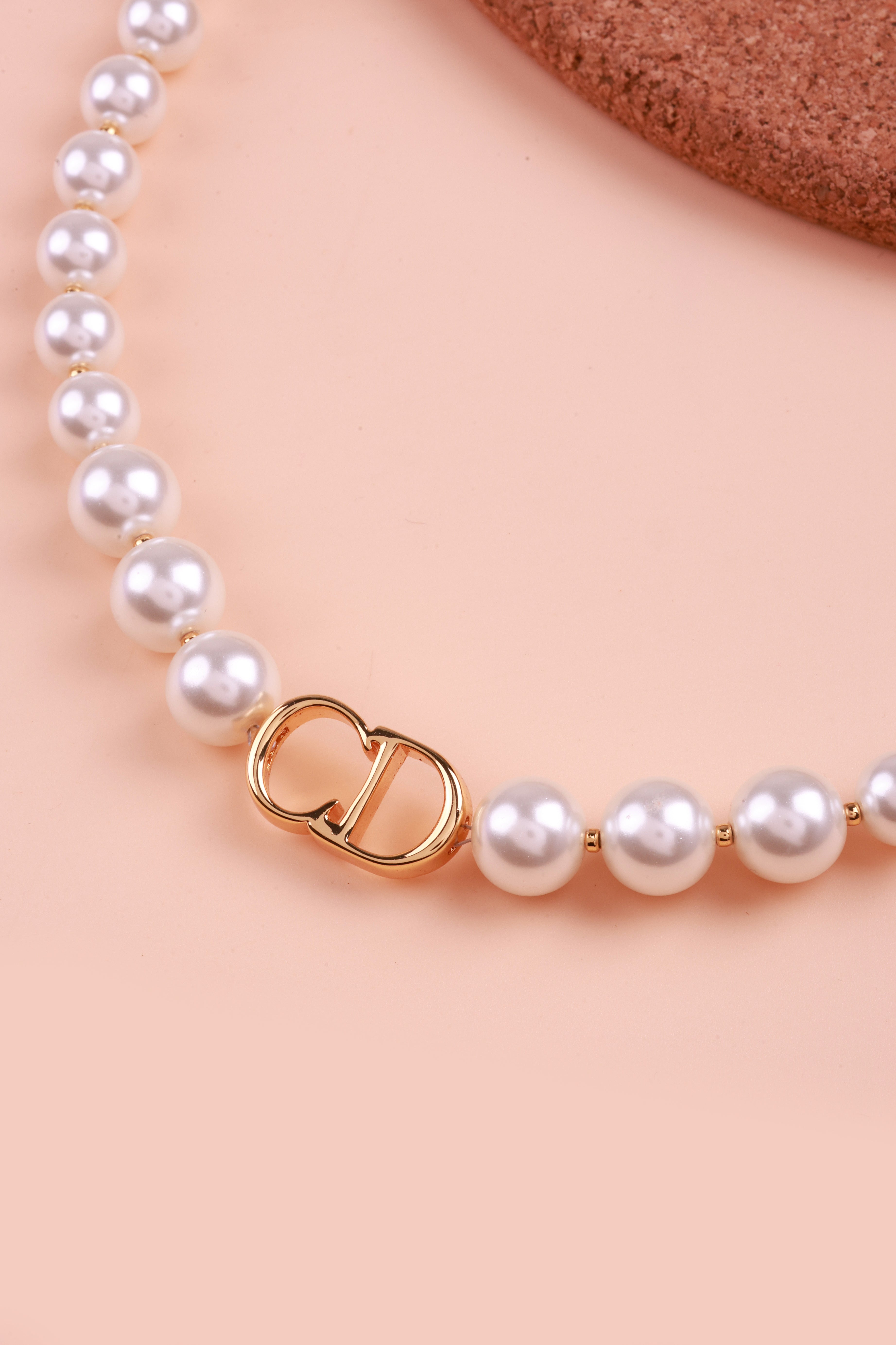 Divine Pearls Neckchain