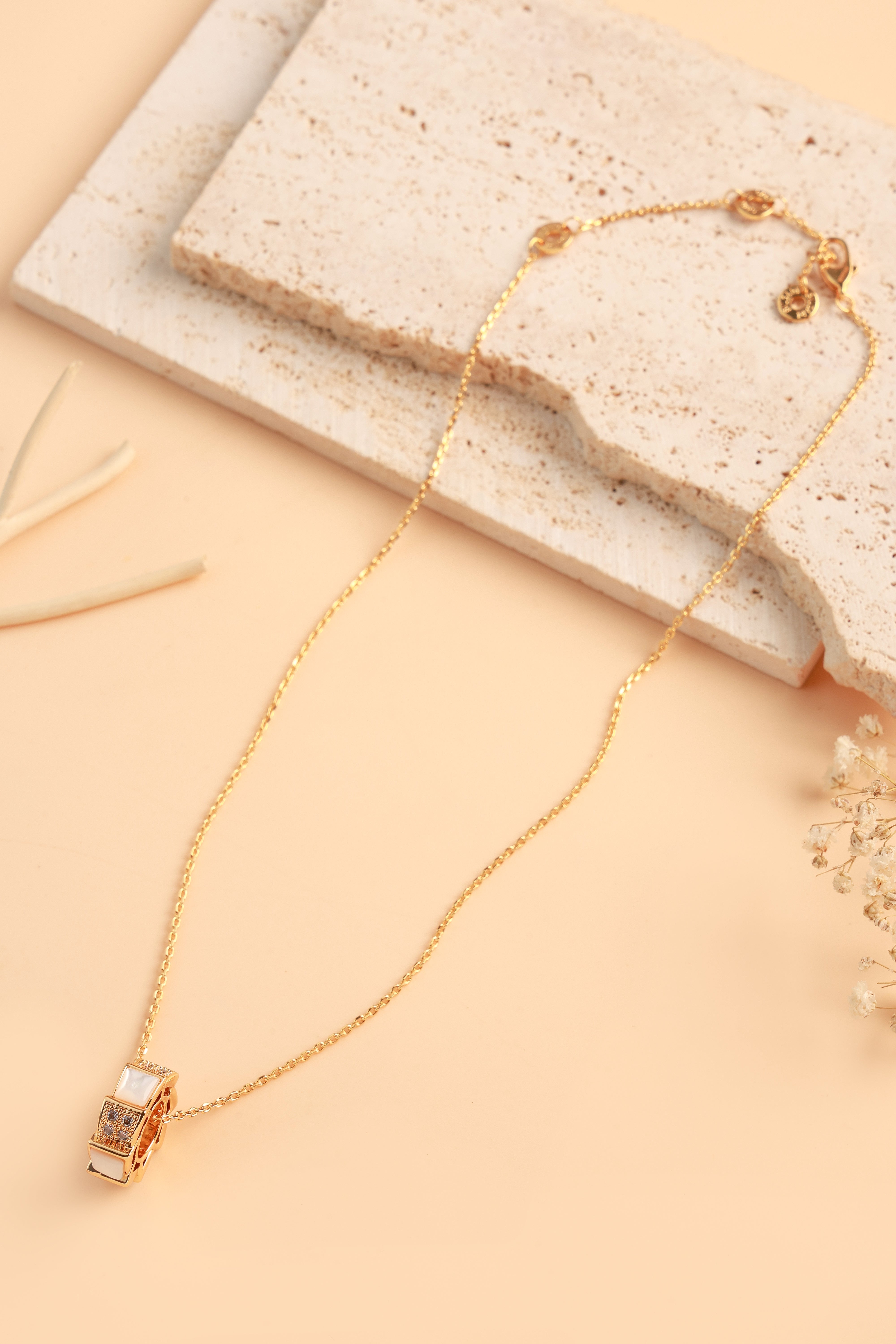Willow Spark Neckchain