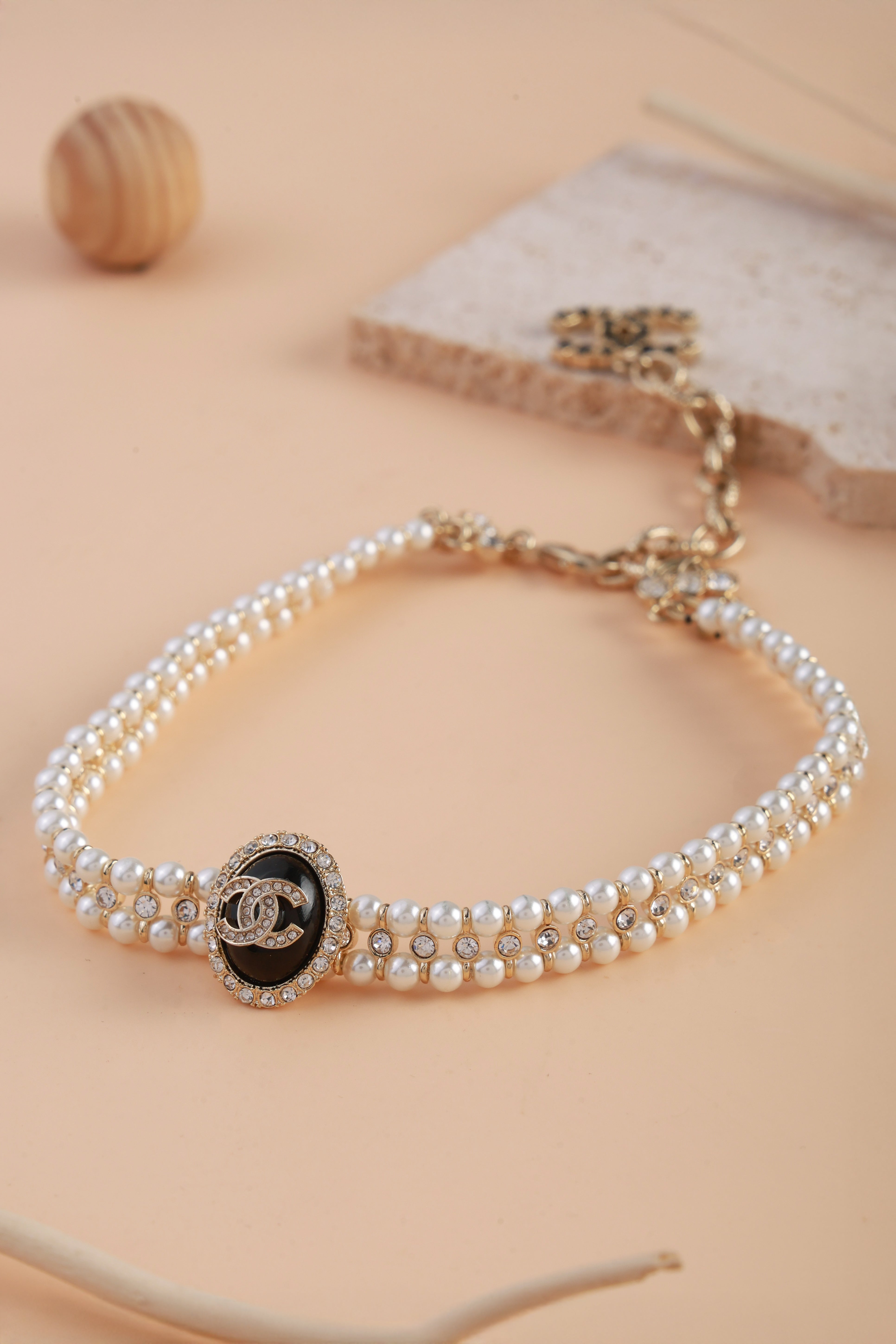 Eterna Pearl Neckchain