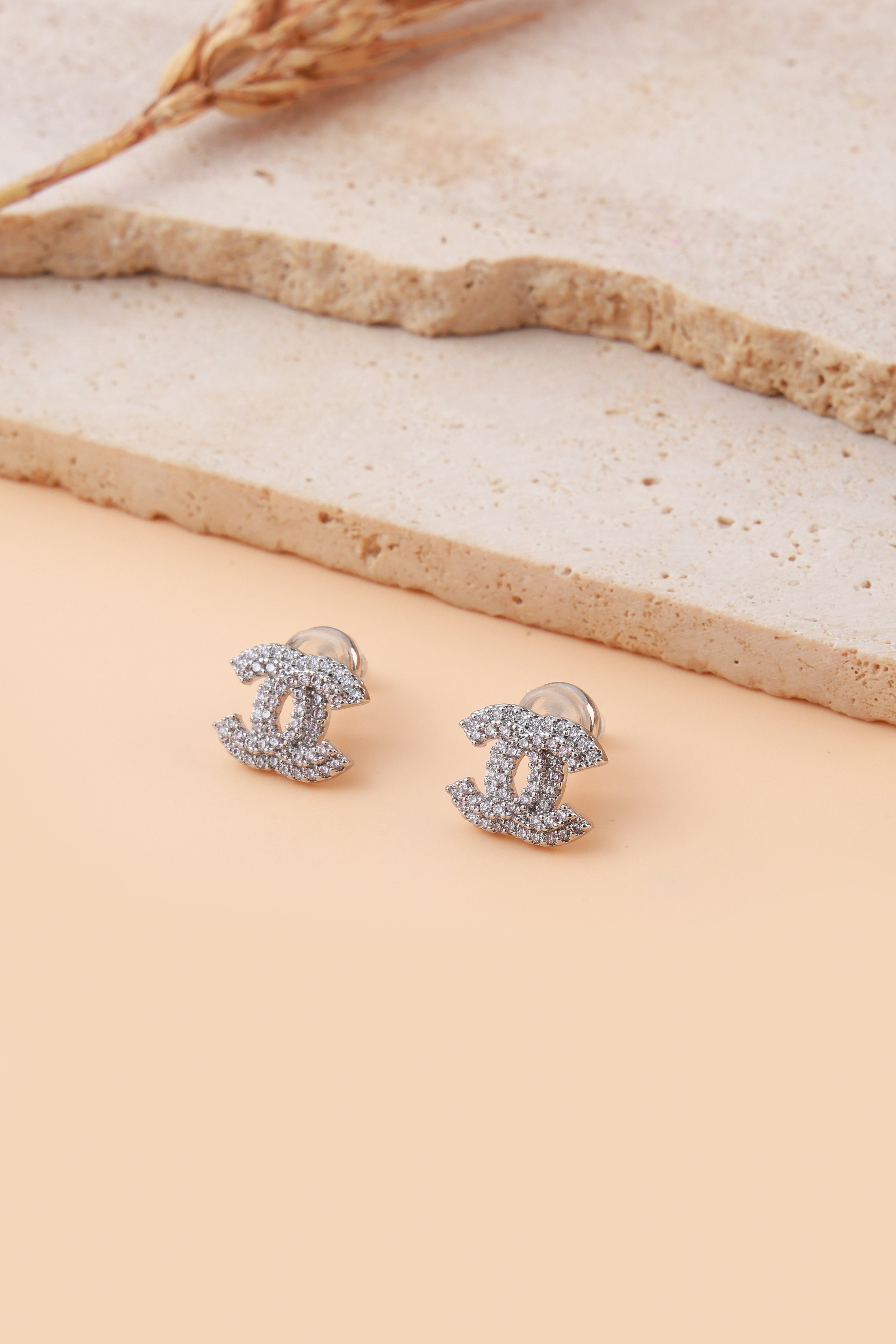Ismeria Studs