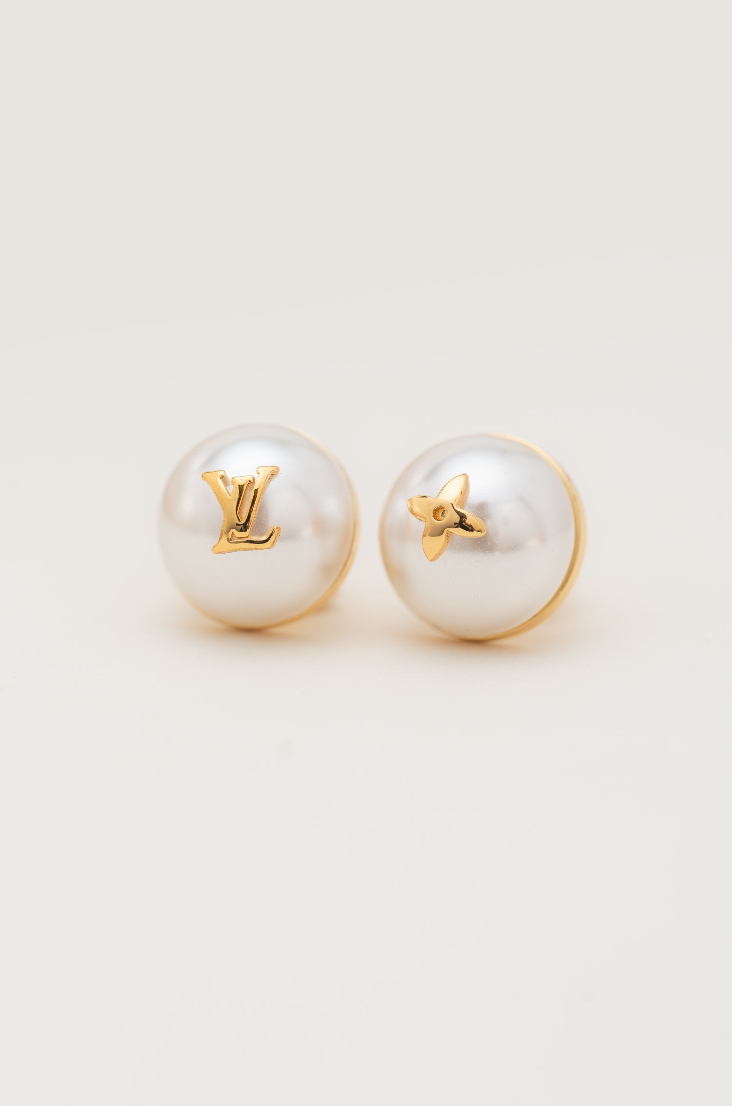 Pearl Shine Elvy Studs