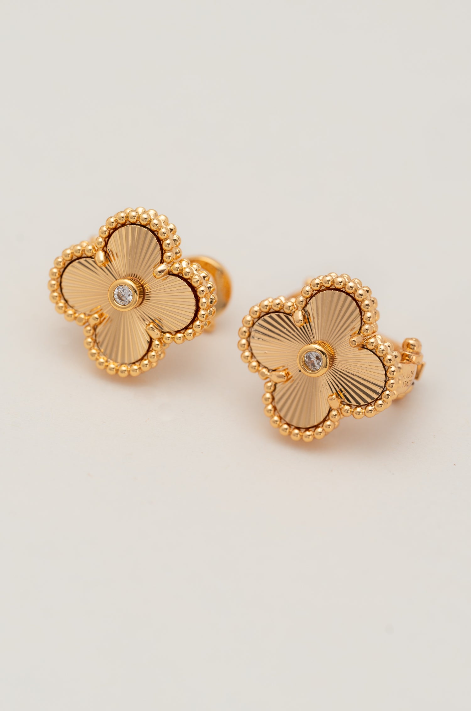 Golden Radiance Van Chief Studs