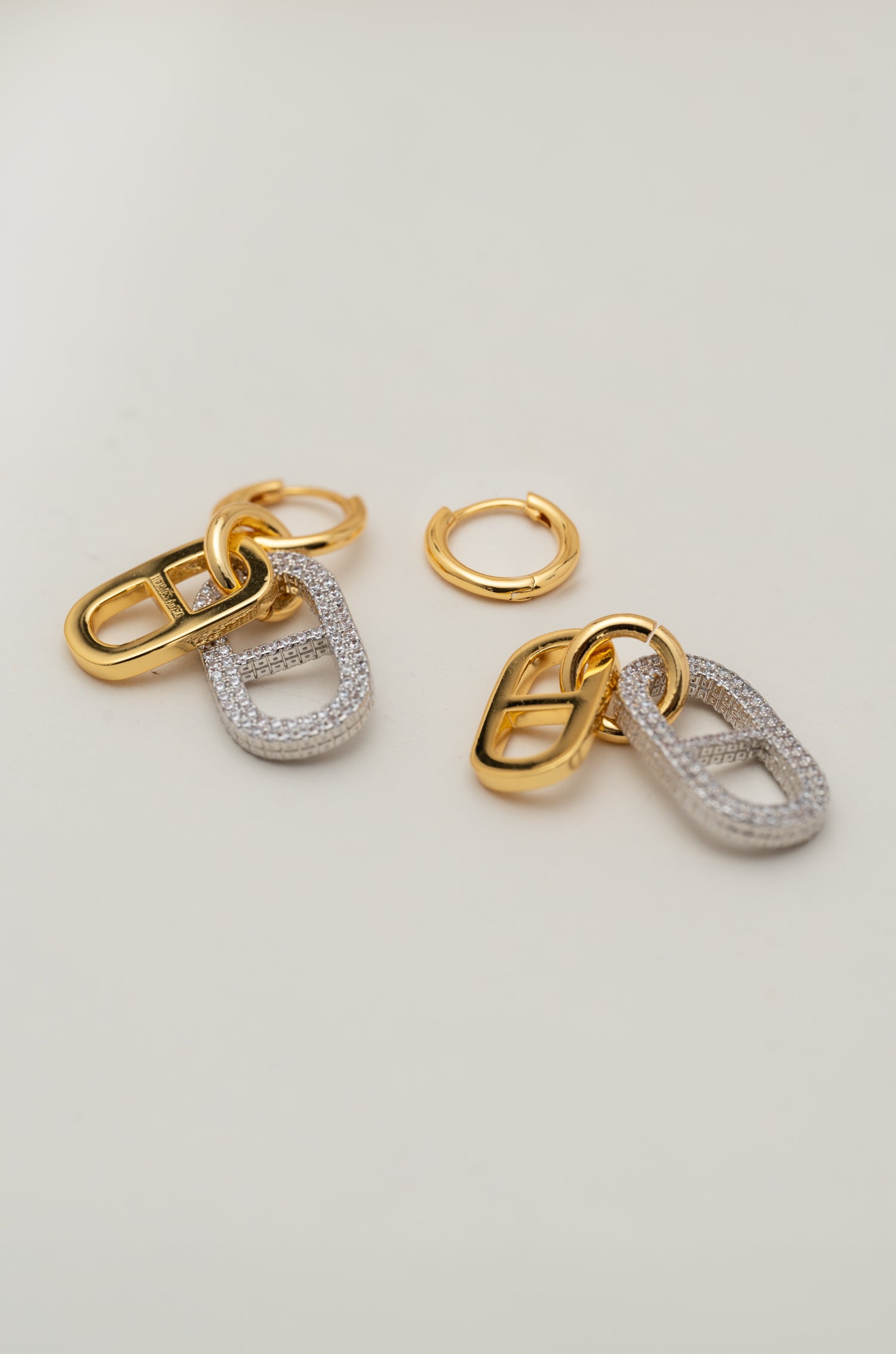 Dual Gleam Diot Earrings