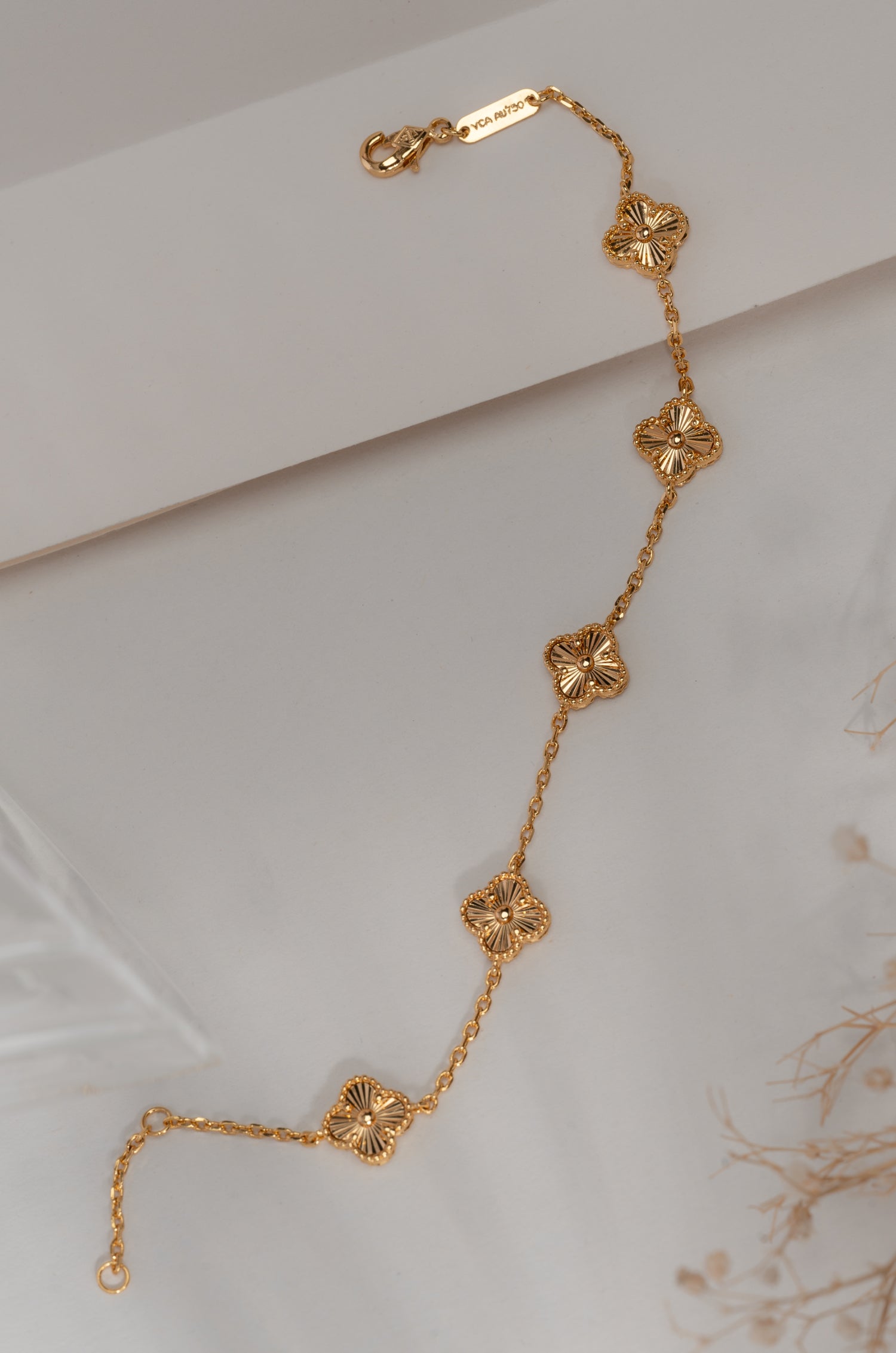 Golden Leaf Elegance Van Chief Bracelet