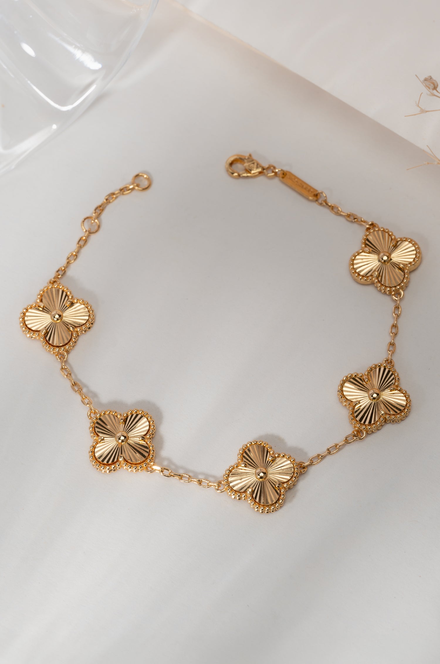 Golden Leaf Elegance Van Chief Bracelet