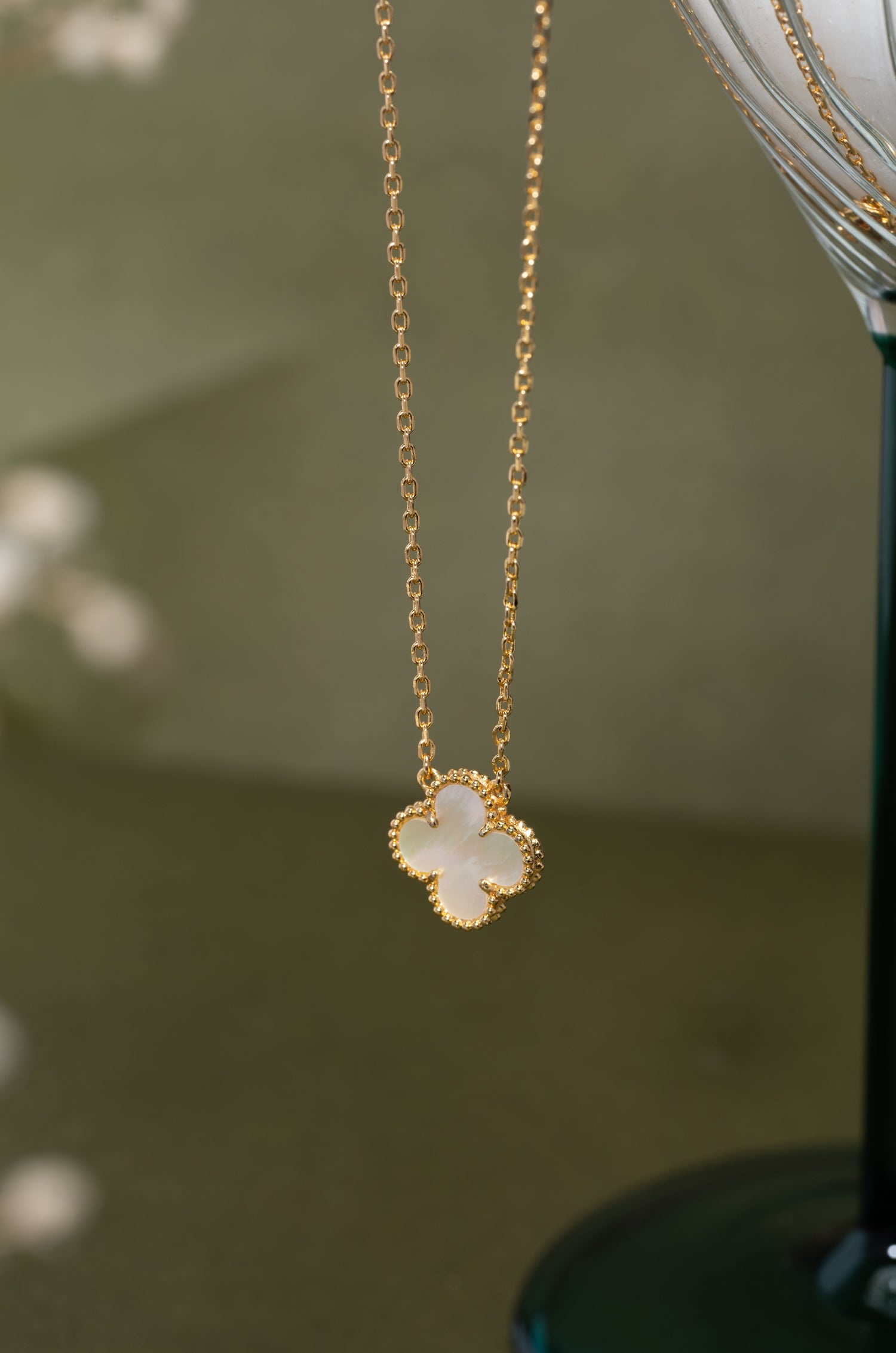 White Gem Clover Van Chief Neckchain