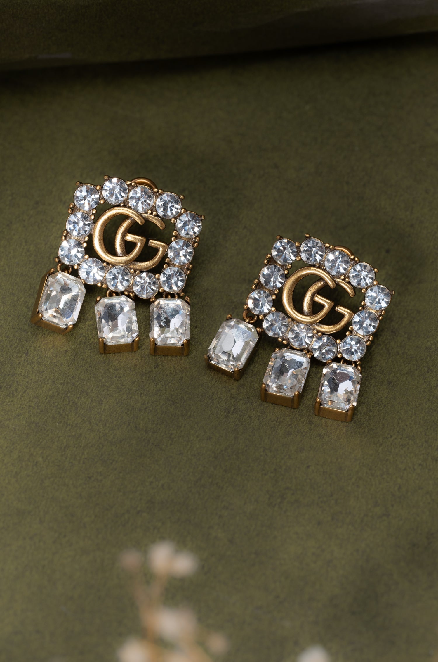 Symbolic Lustre Guchi Studs
