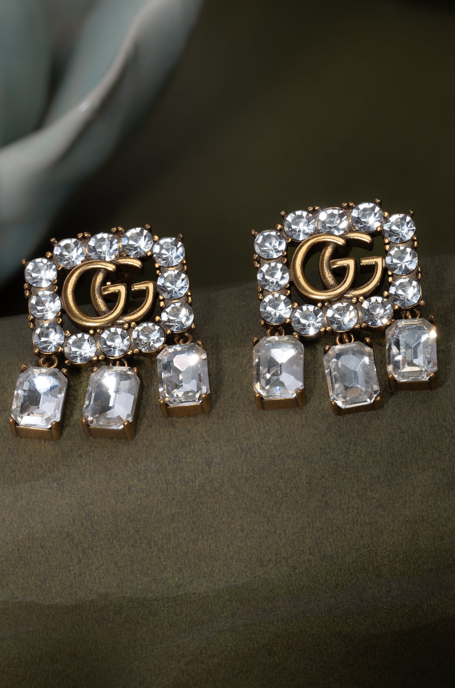 Symbolic Lustre Guchi Studs