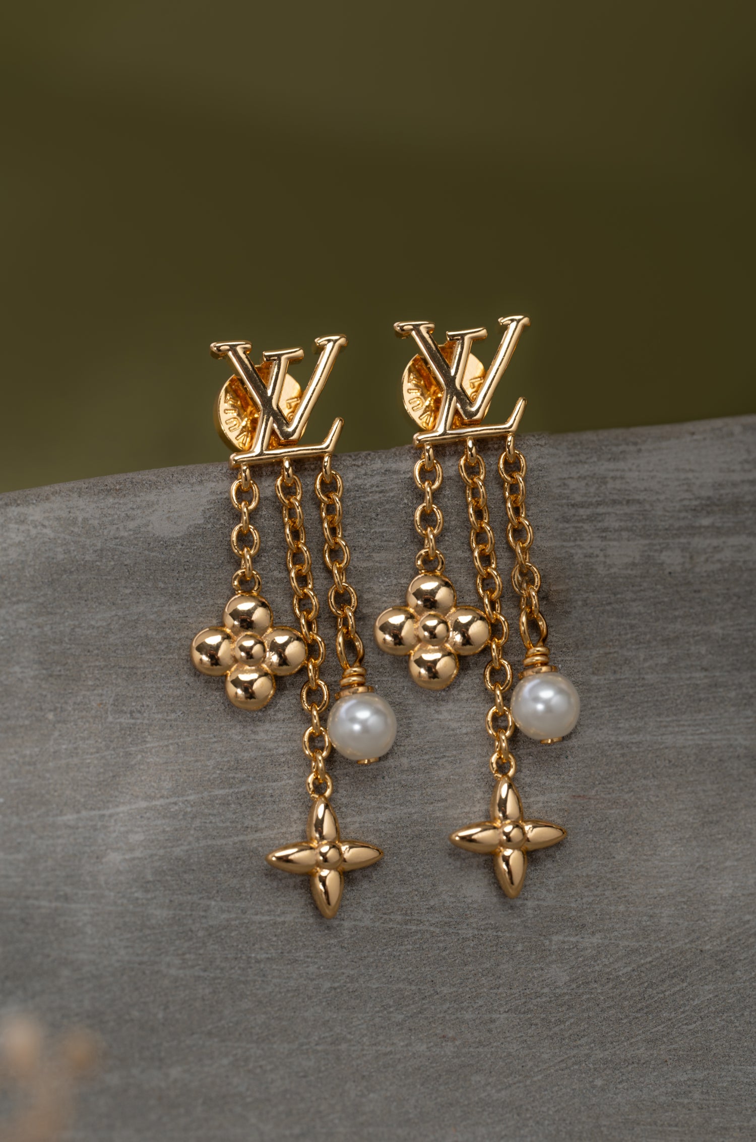 Pearl Chic Elvy Earrings