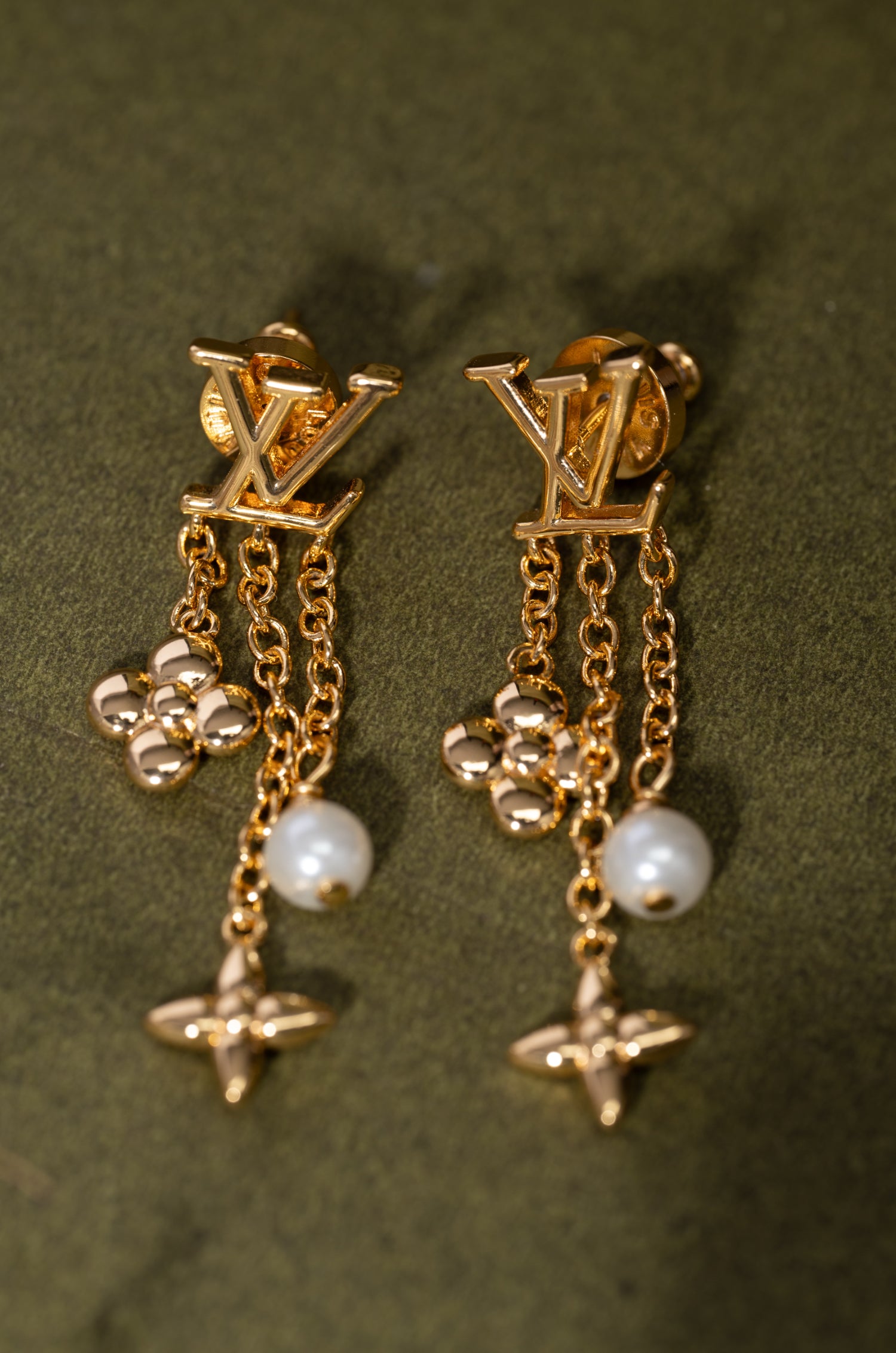 Pearl Chic Elvy Earrings