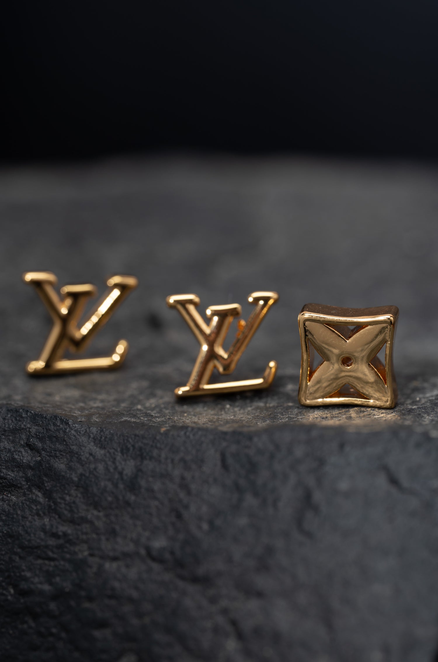 Iconic Elvy Studs