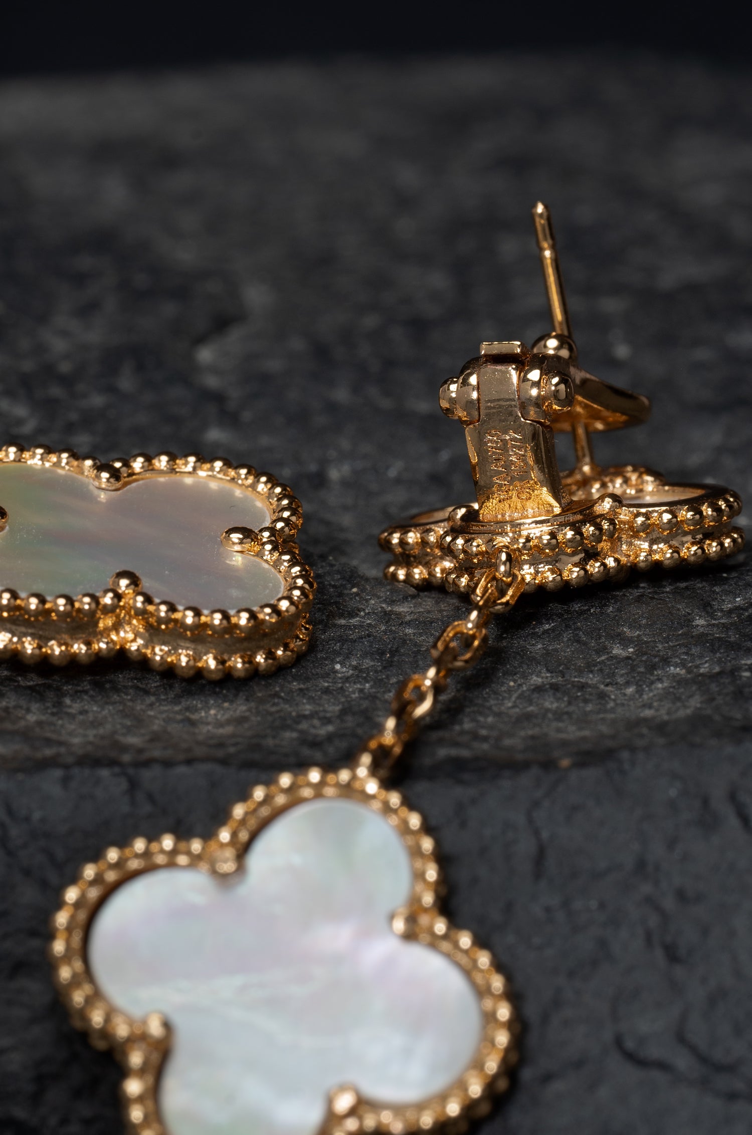 Arpels Magic Van Chief Earrings
