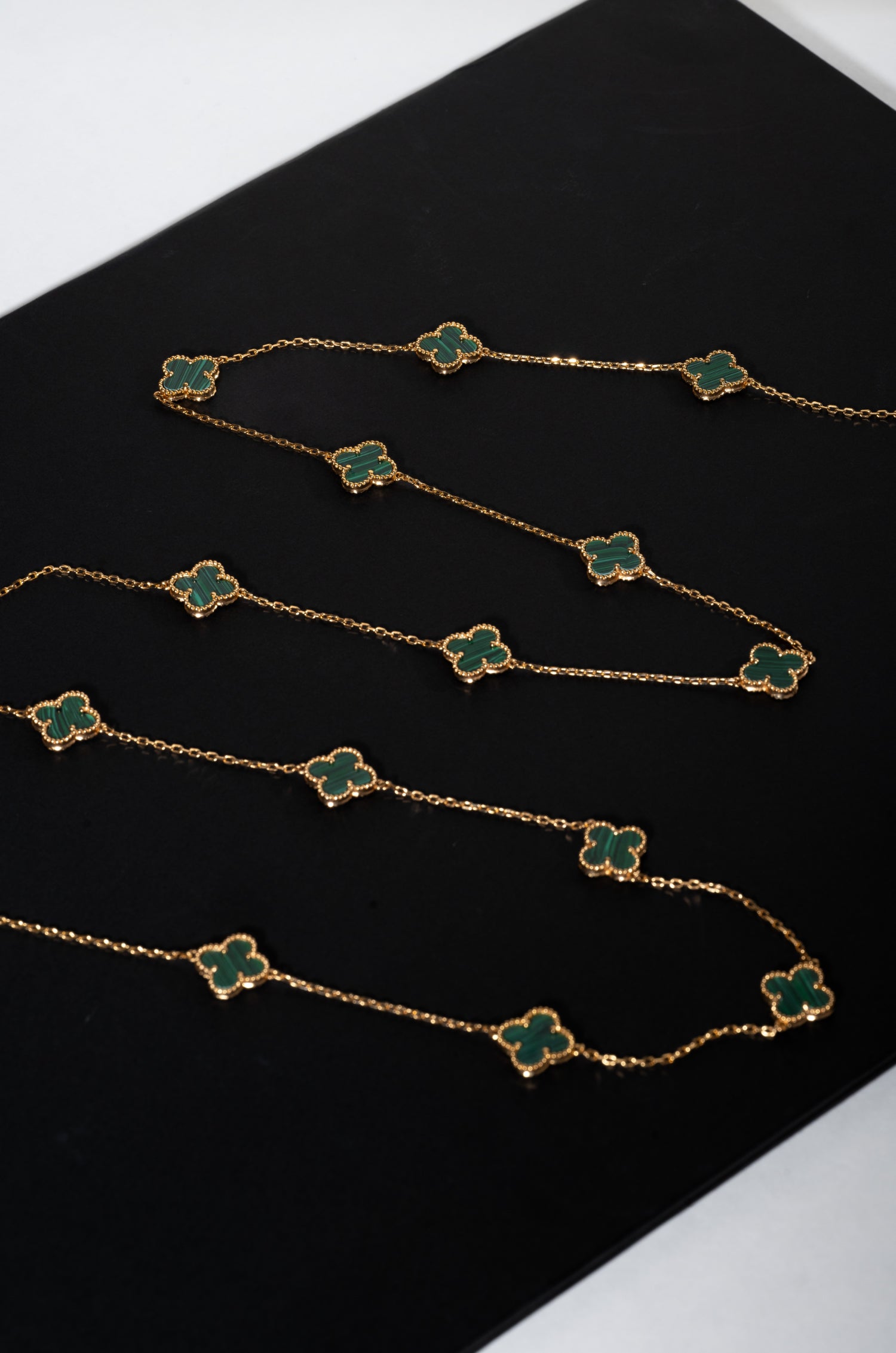 Green Flower Cascade Van Chief Neckchain