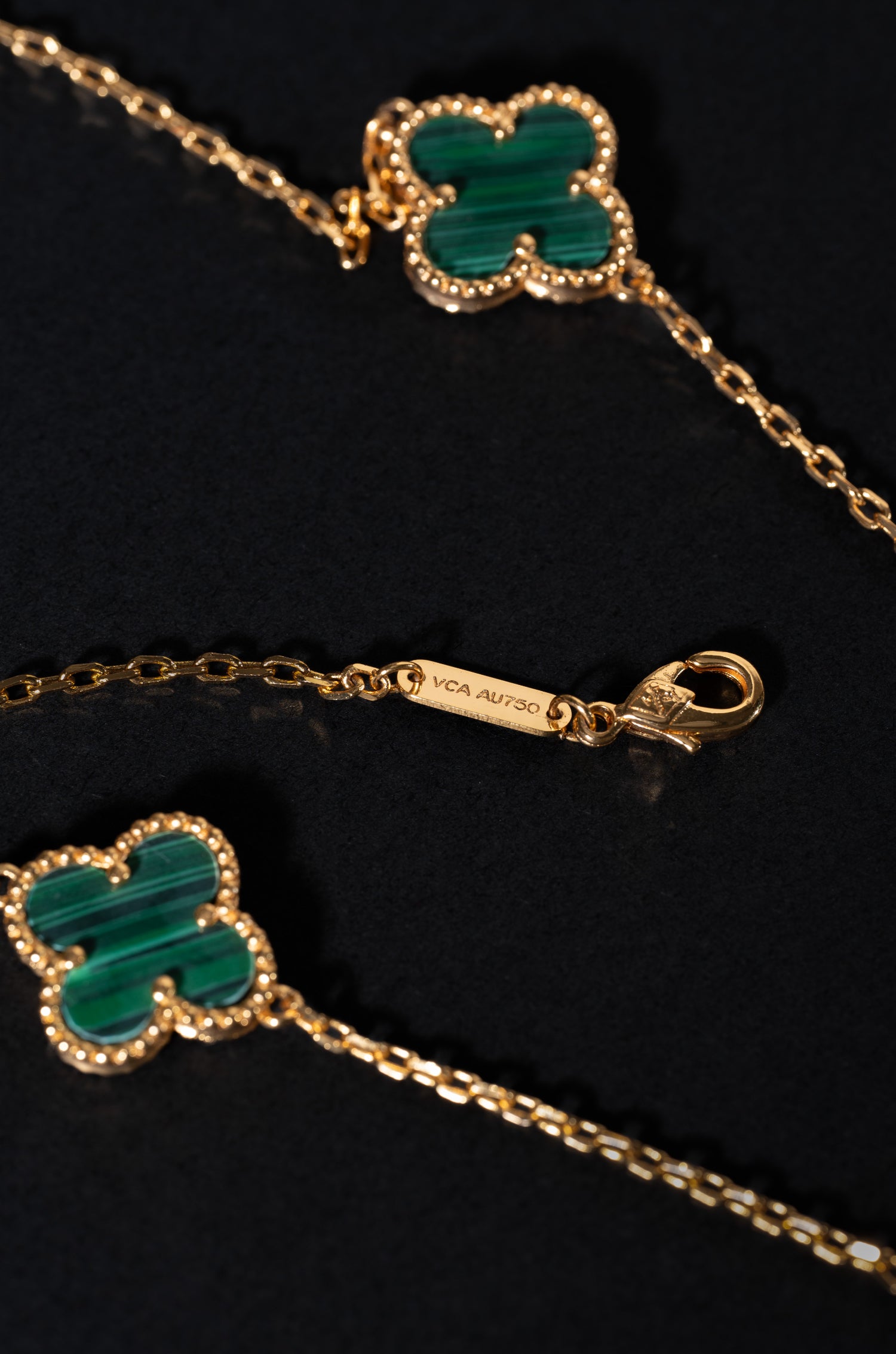 Green Flower Cascade Van Chief Neckchain