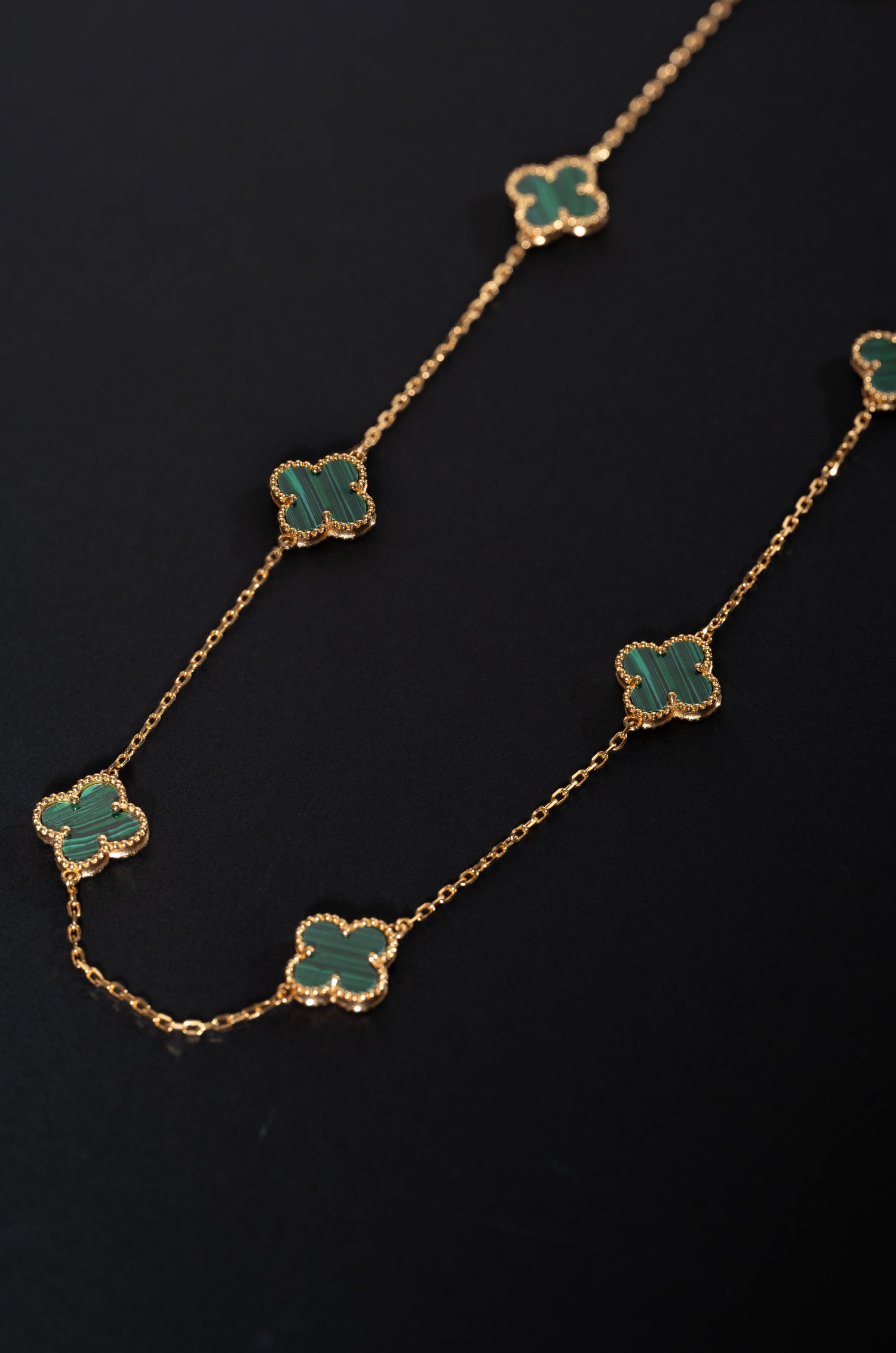 Green Flower Cascade Van Chief Neckchain