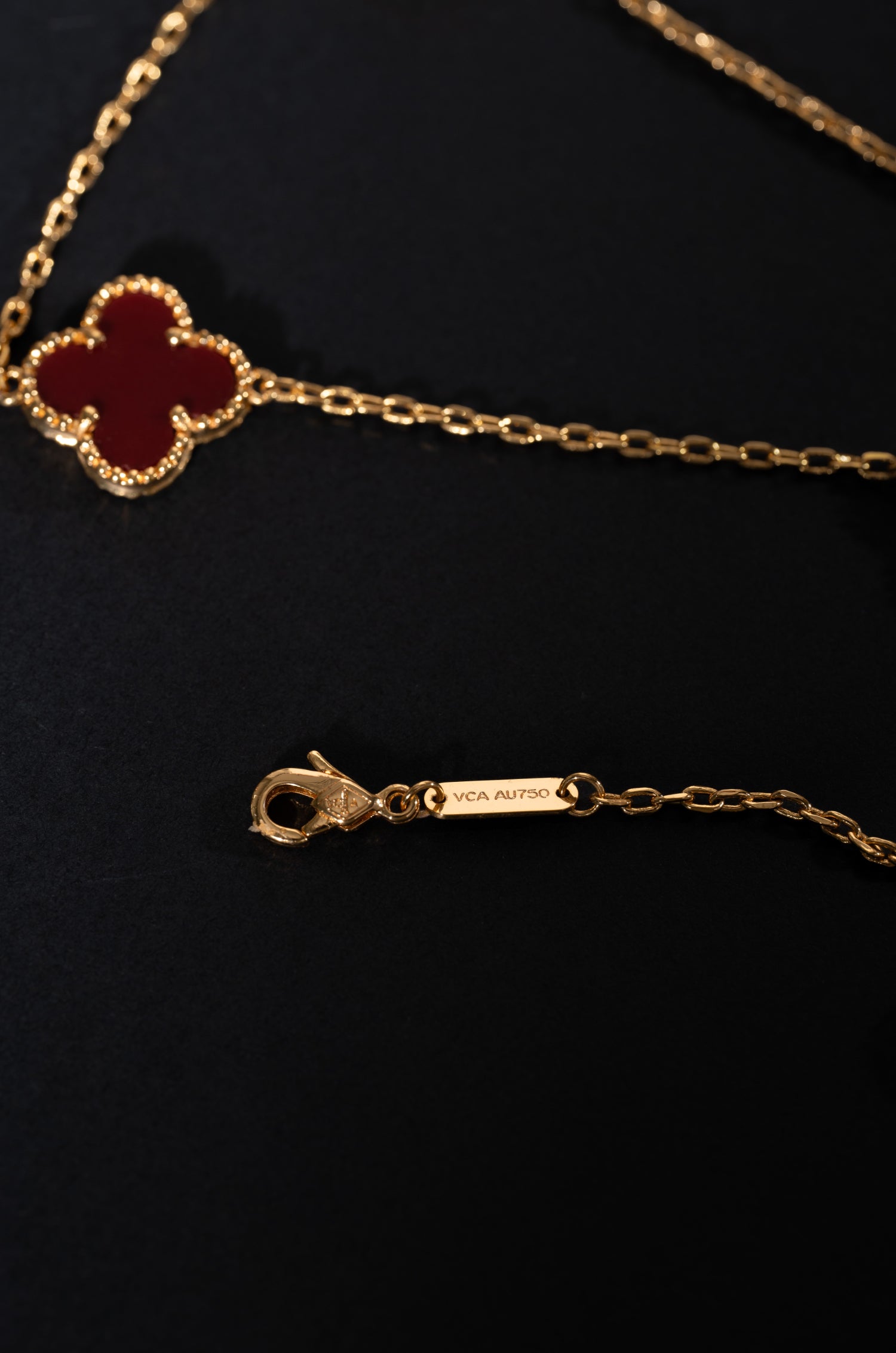 Red Flower Cascade Van Chief Neckchain