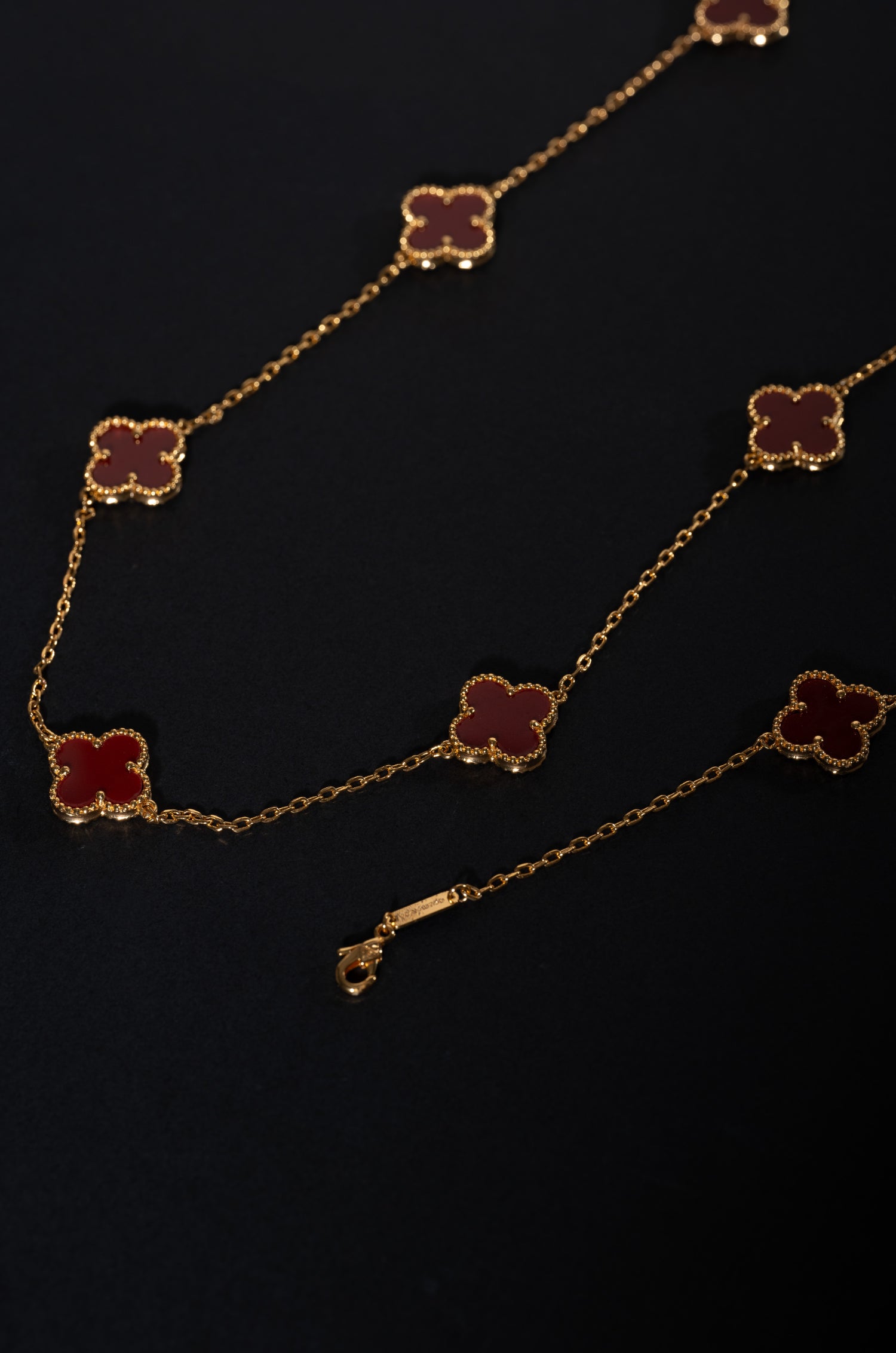 Red Flower Cascade Van Chief Neckchain