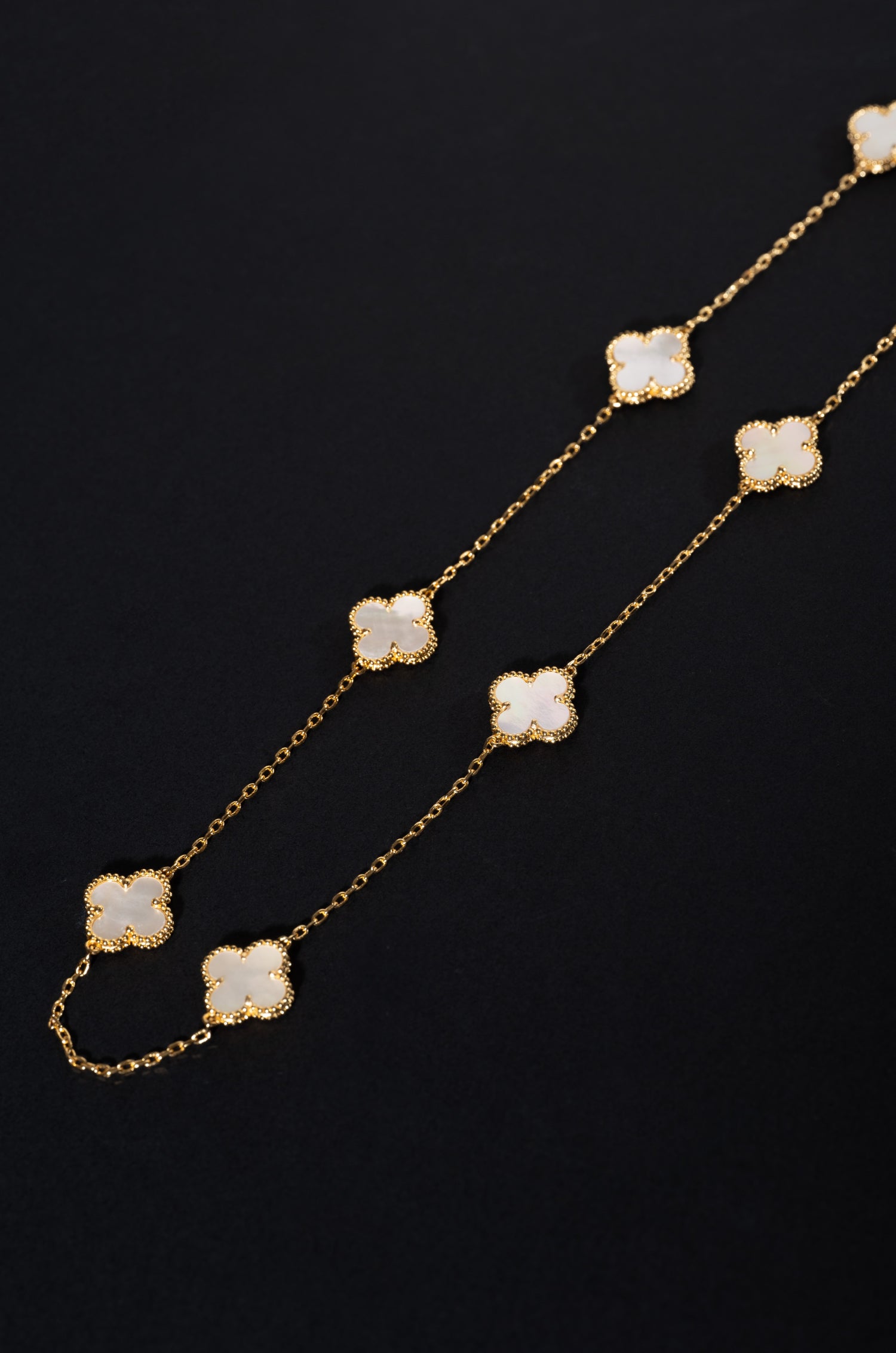 White Flower Cascade Van Chief Neckchain