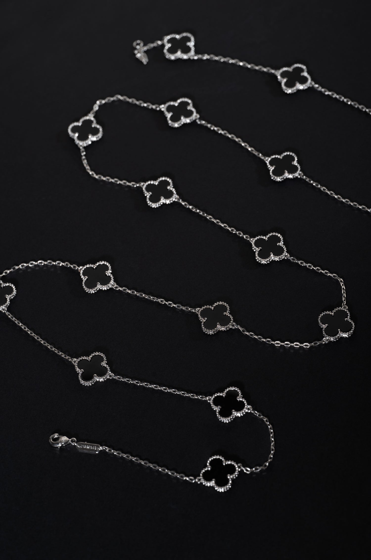Graceful Van Chief Neckchain