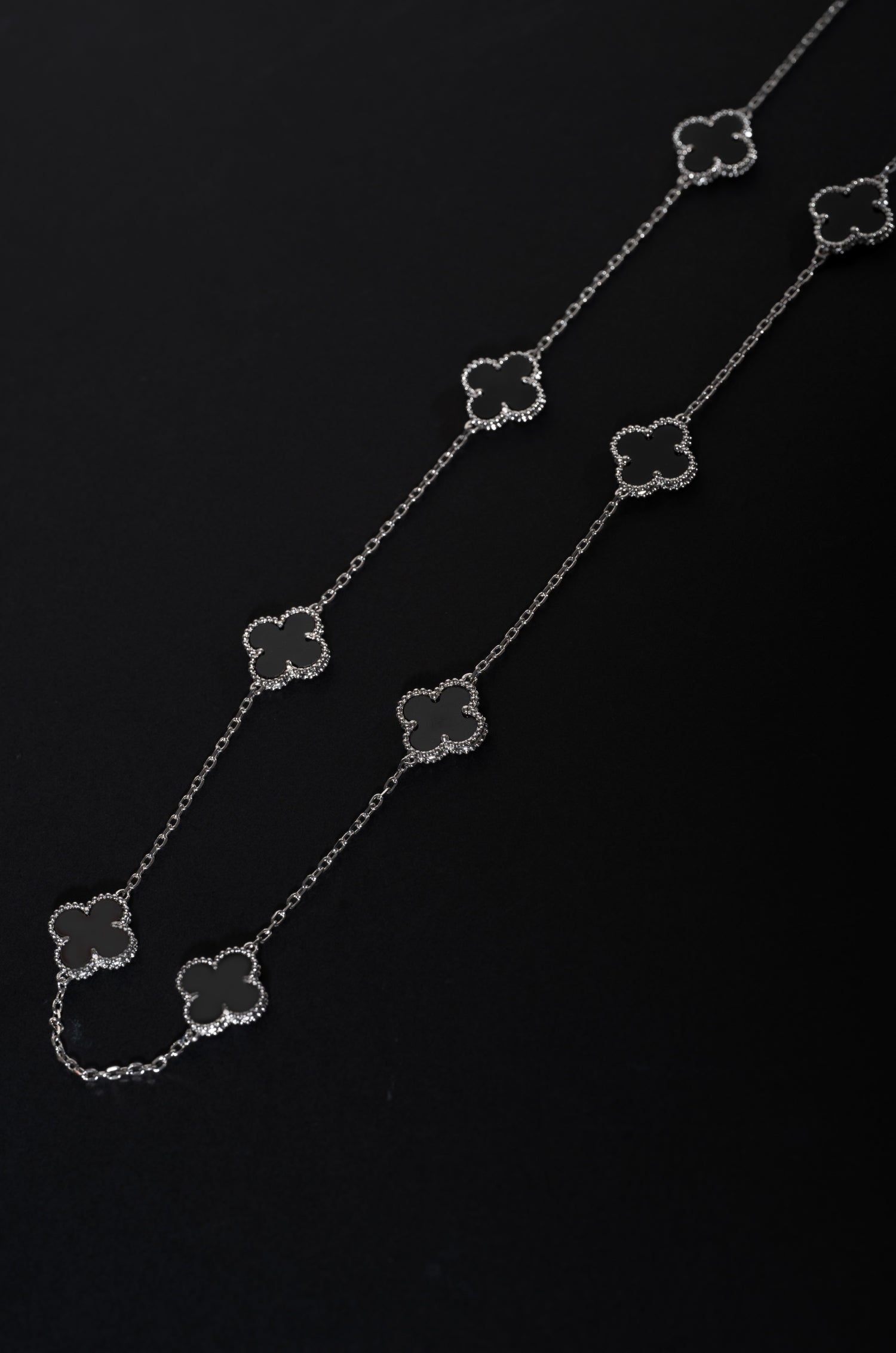 Graceful Van Chief Neckchain