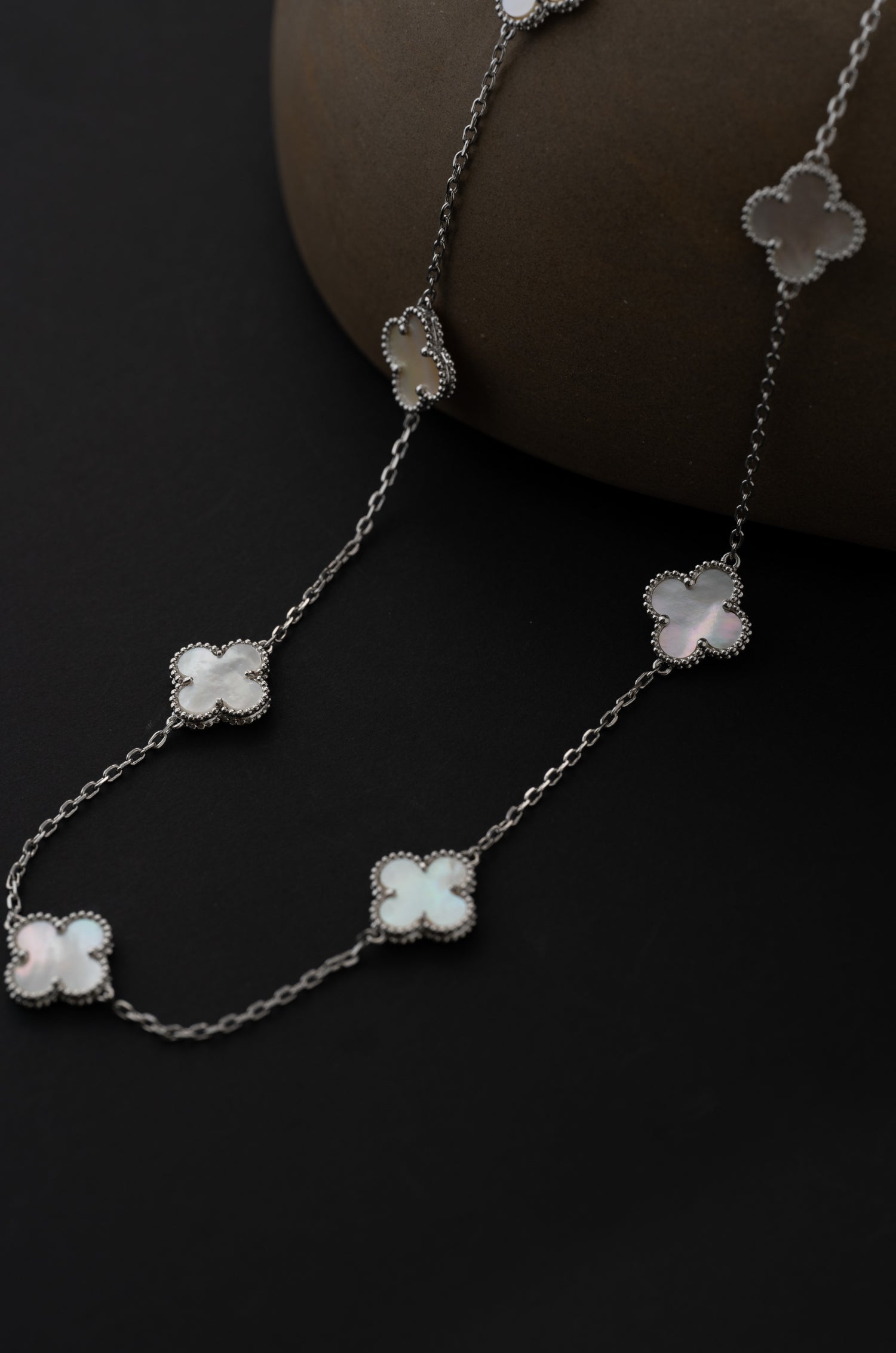 Petal Charm Van Chief Neckchain