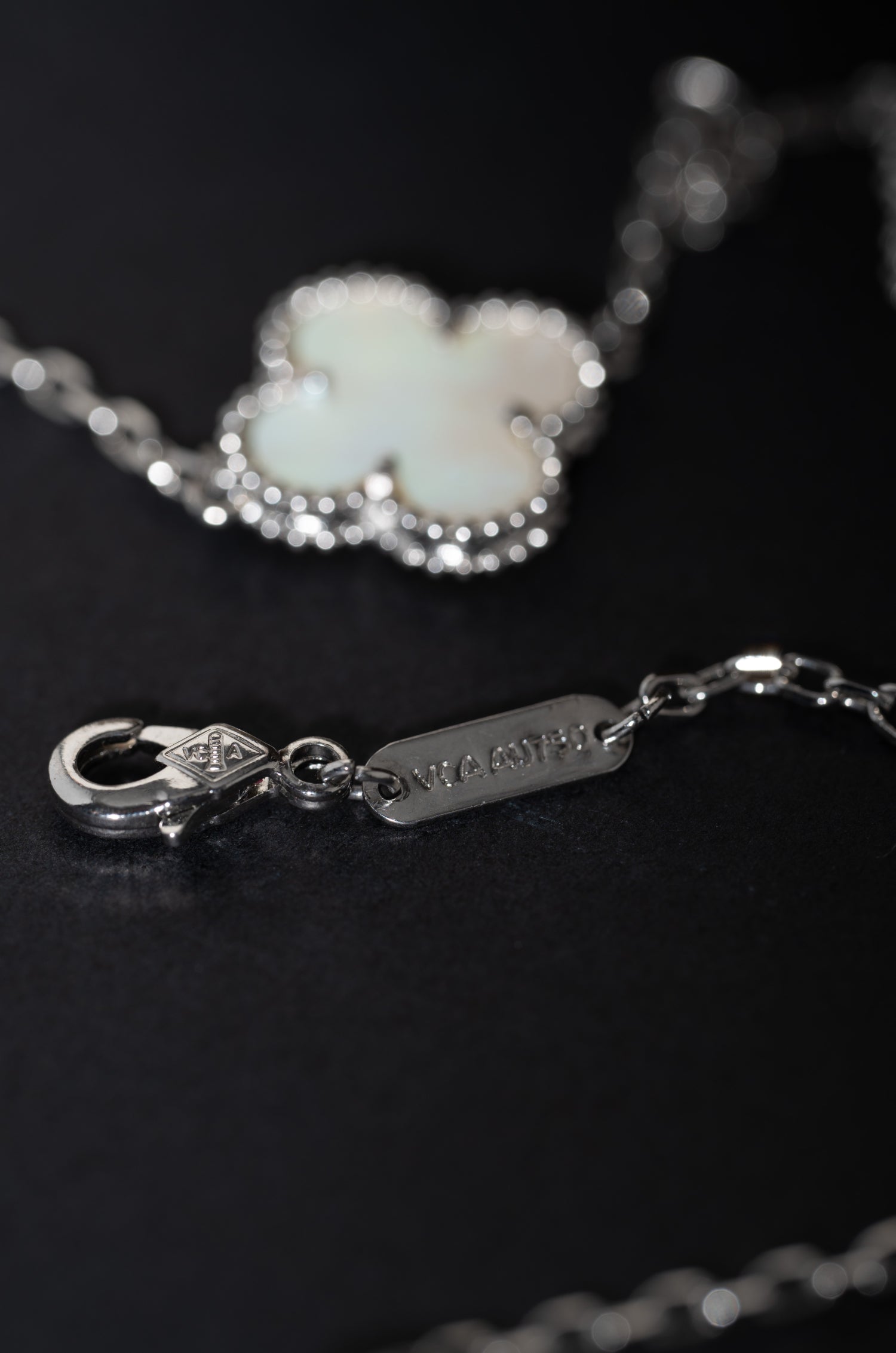 Petal Charm Van Chief Neckchain