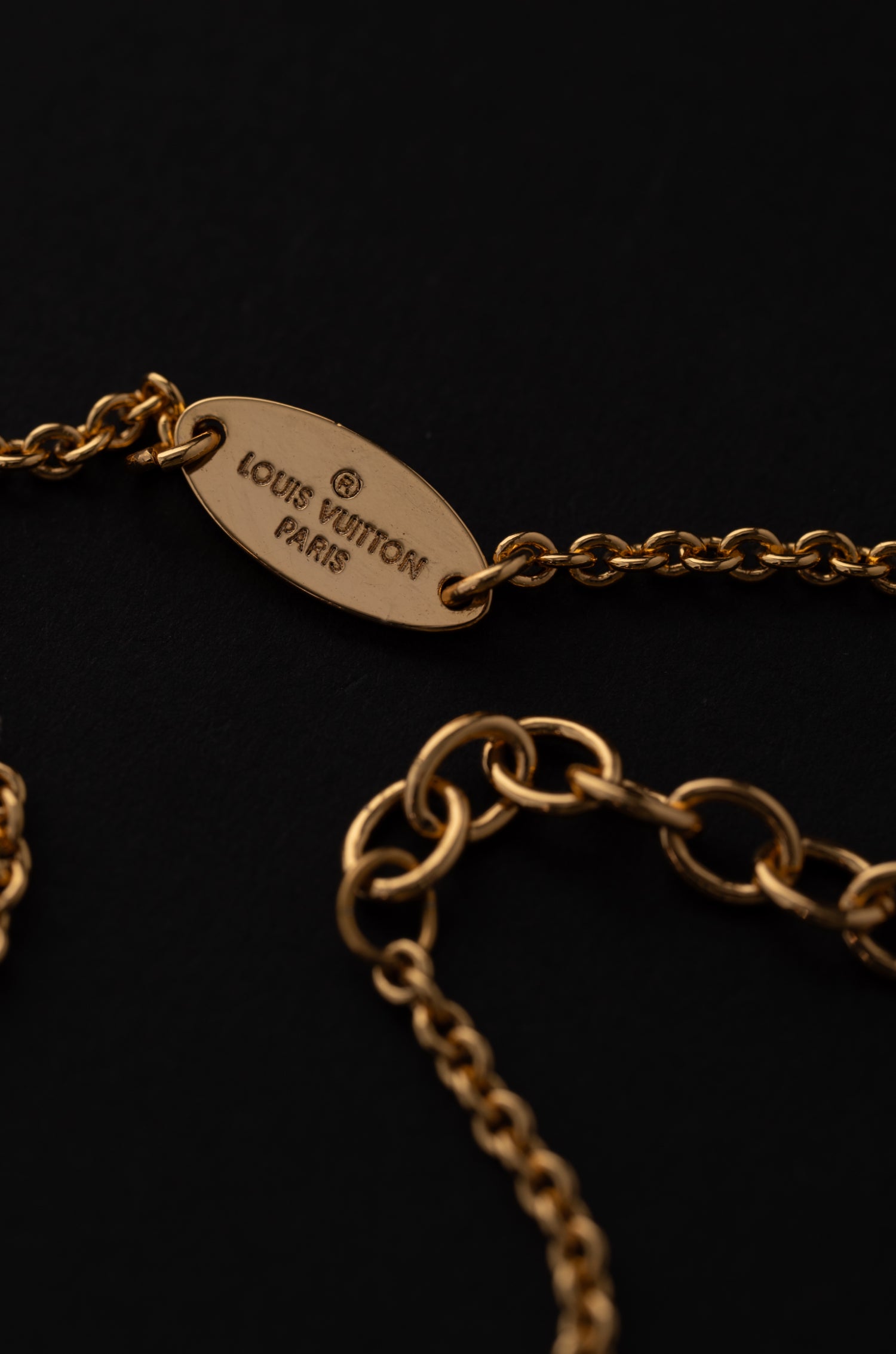 Iconic Elvy Neckchain