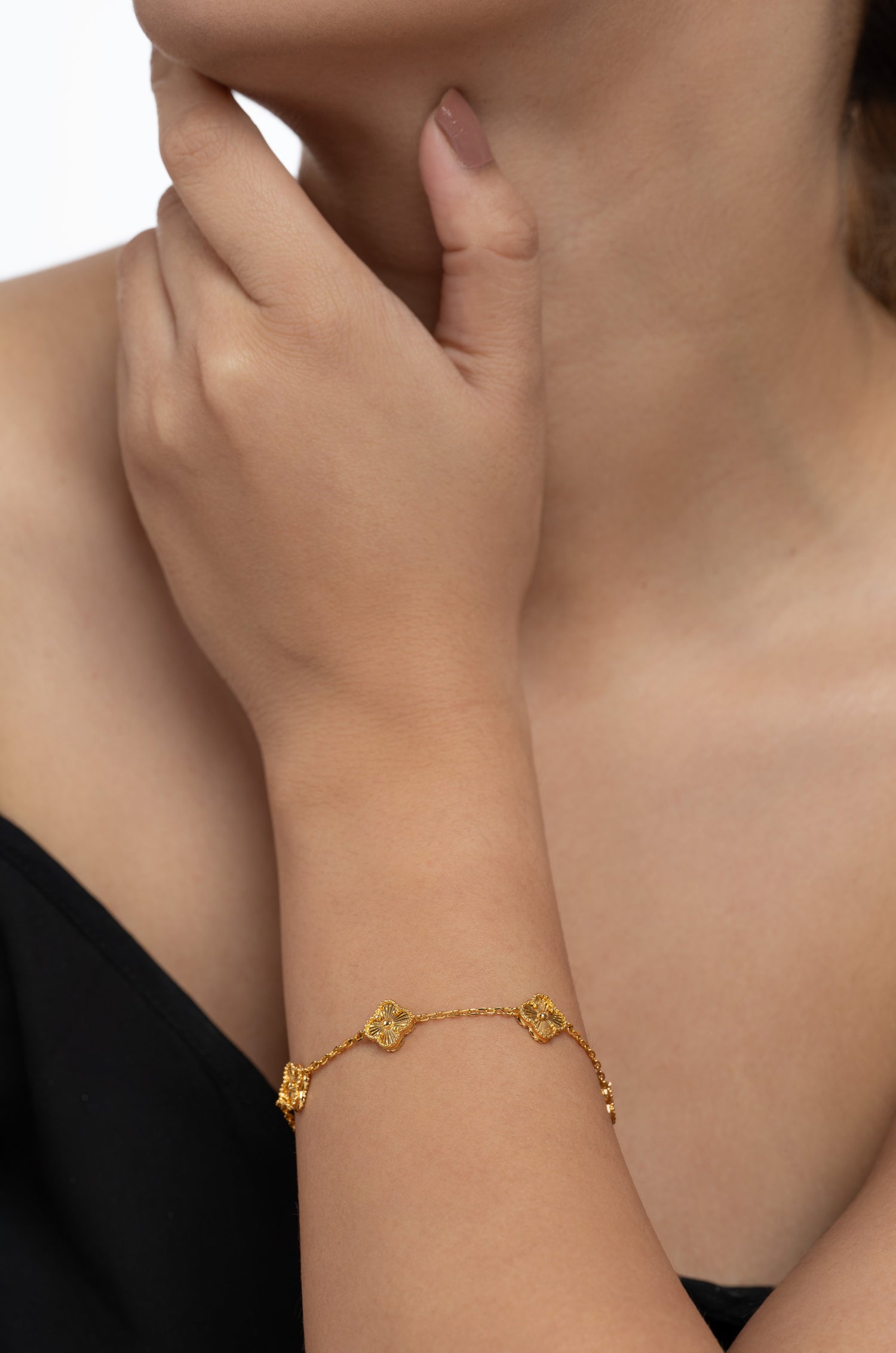 Golden Leaf Elegance Van Chief Bracelet