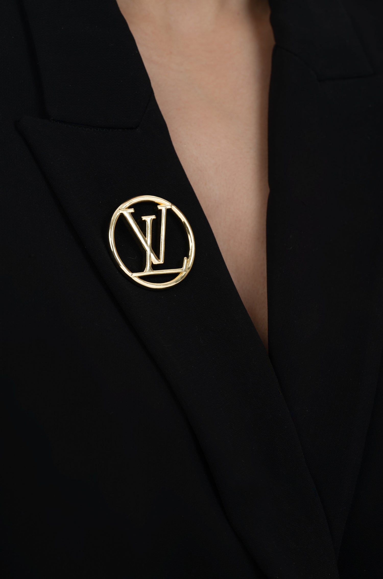 Golden Aura Elvy Brooch