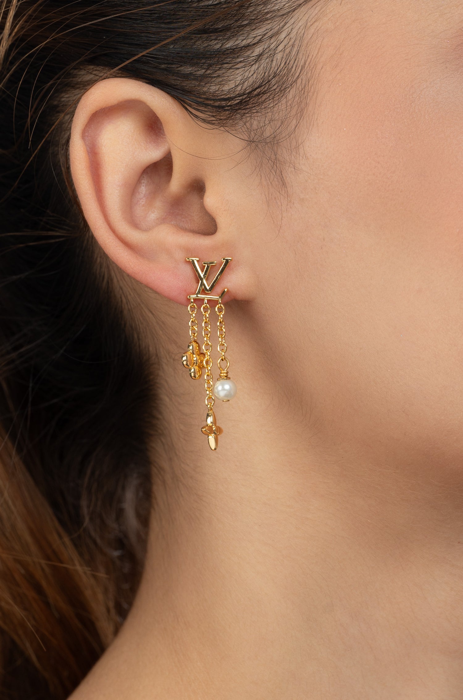 Pearl Chic Elvy Earrings