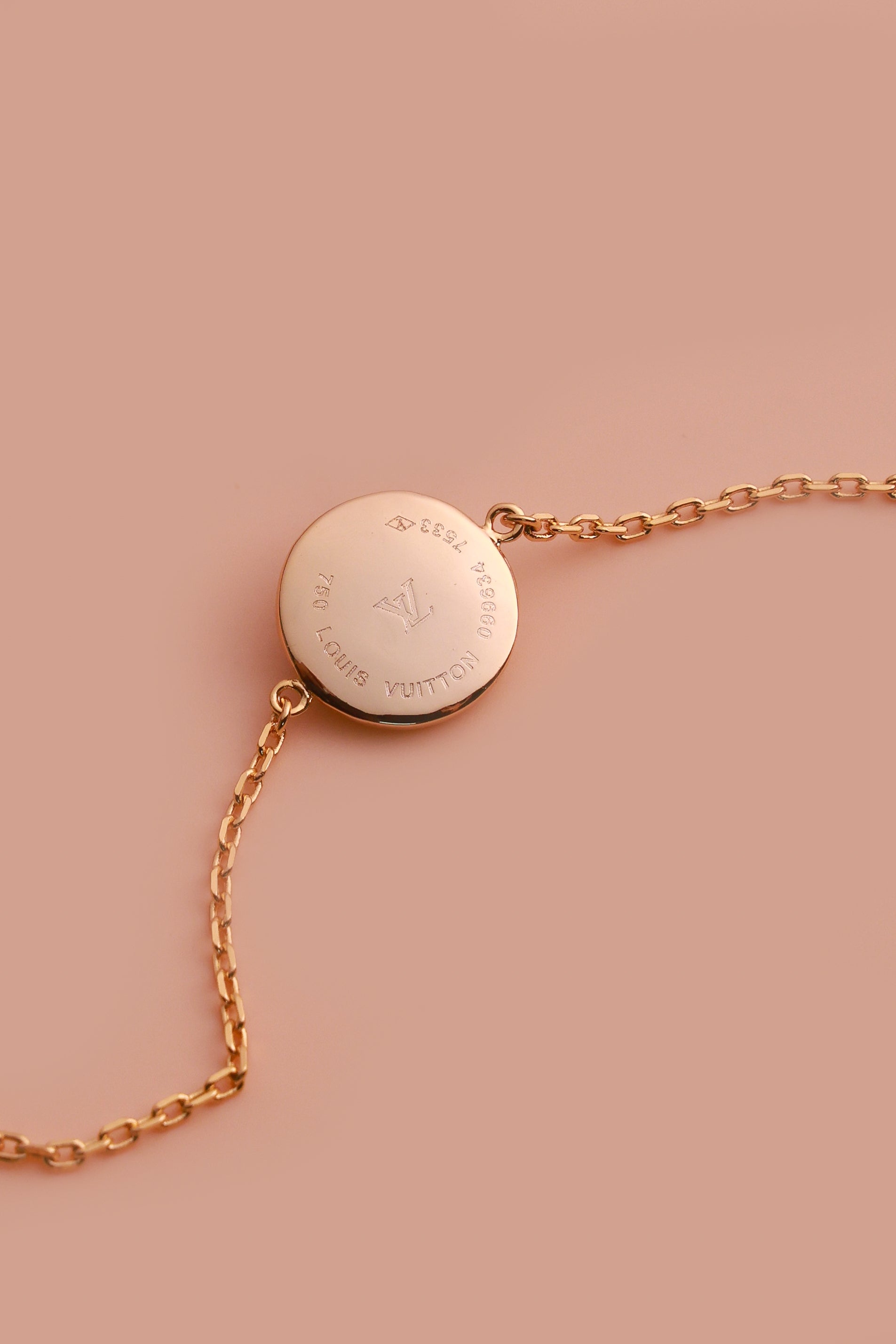 Novalyn Elvy Neckchain