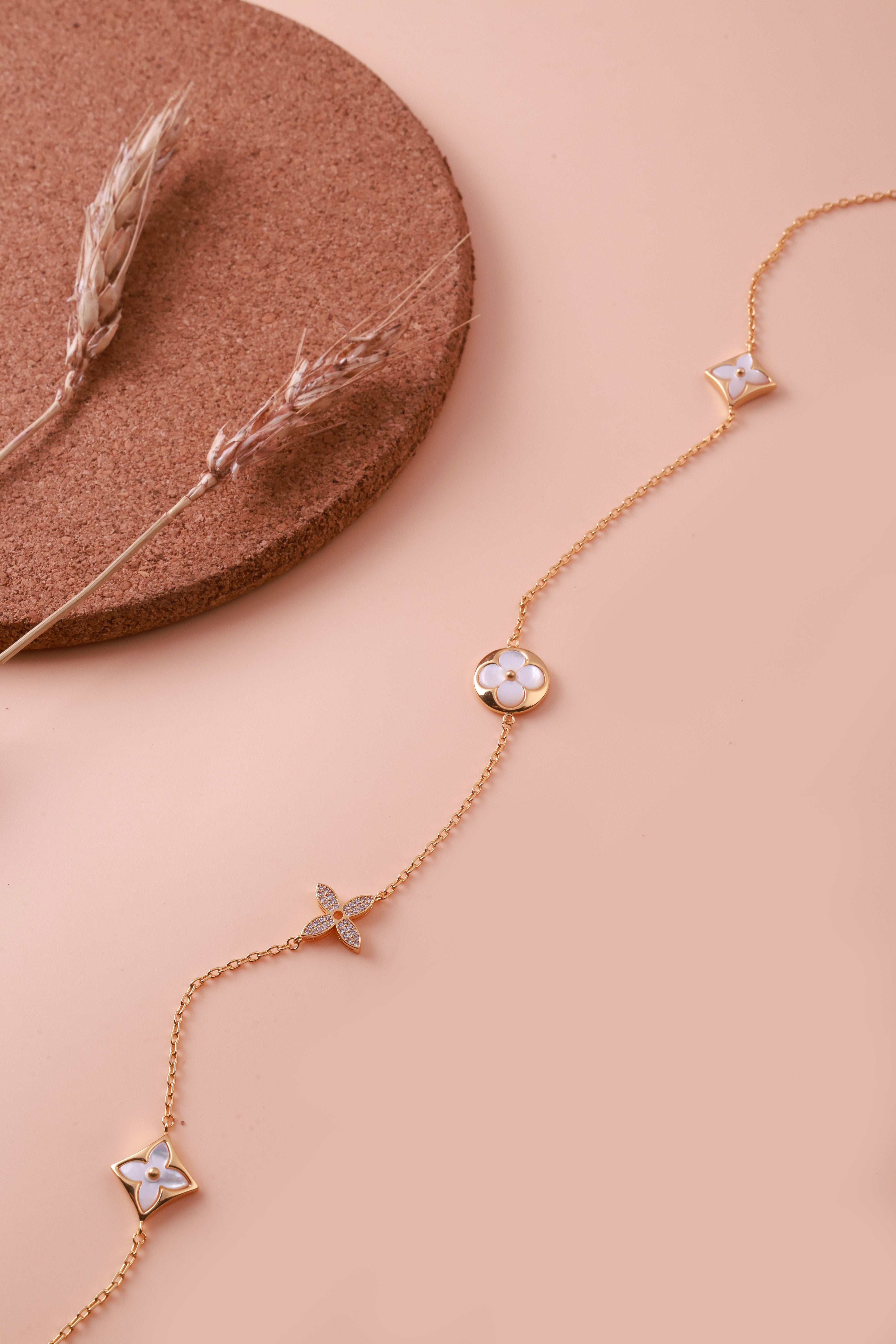 Novalyn Elvy Neckchain