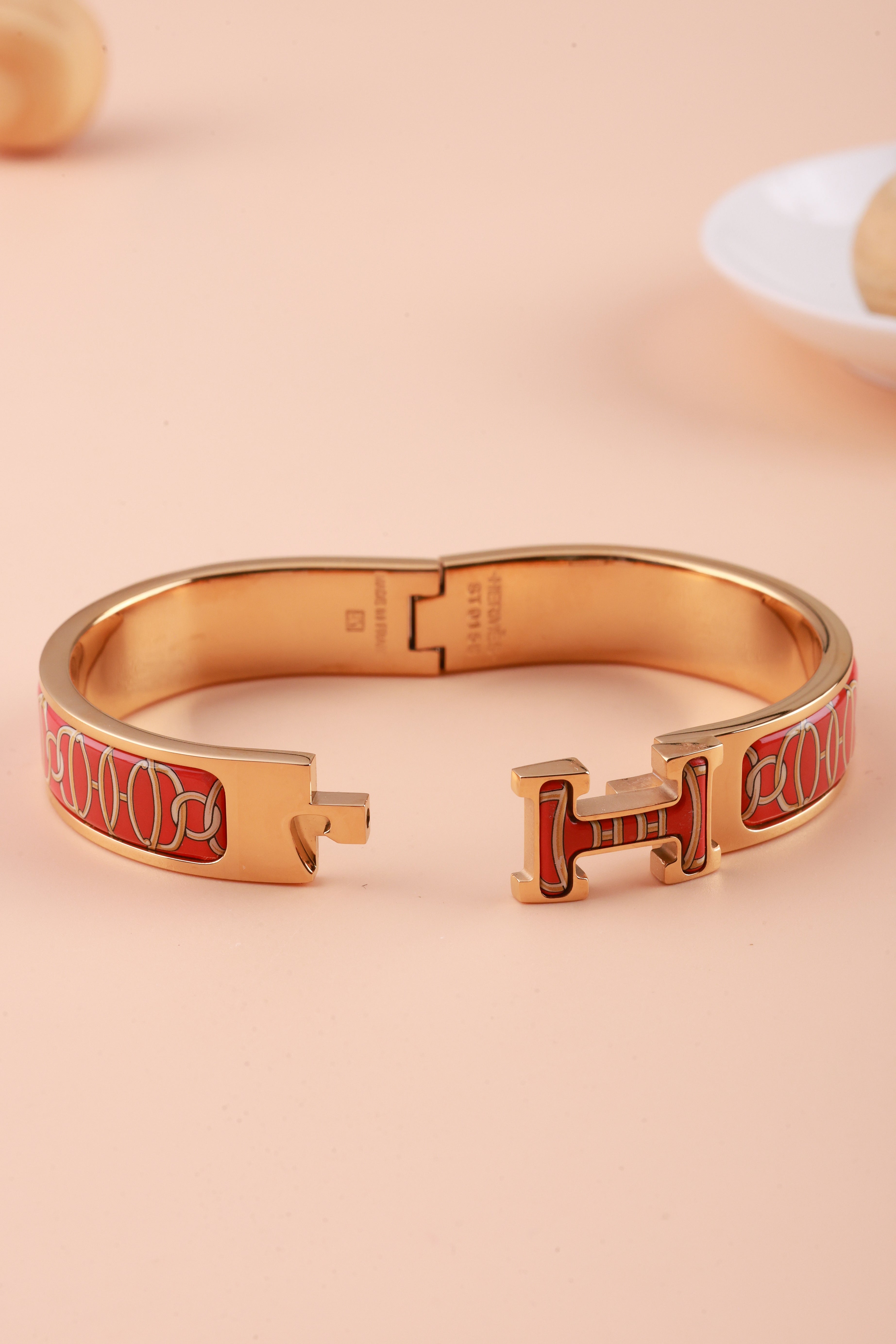 Red Chain Pattern Royal Maze Hermie Bracelet