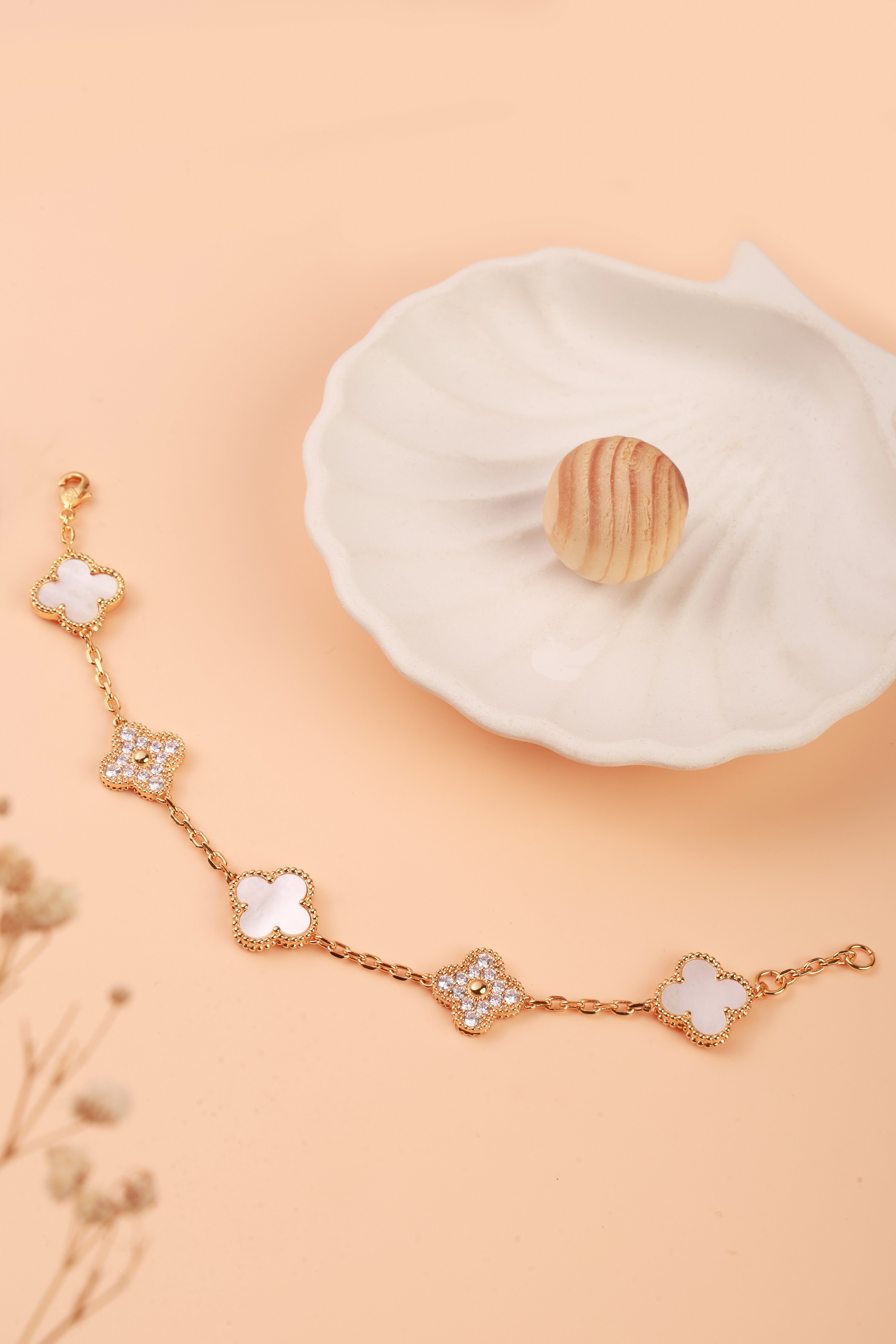 White & Gold Clover Delight Van Chief Bracelet