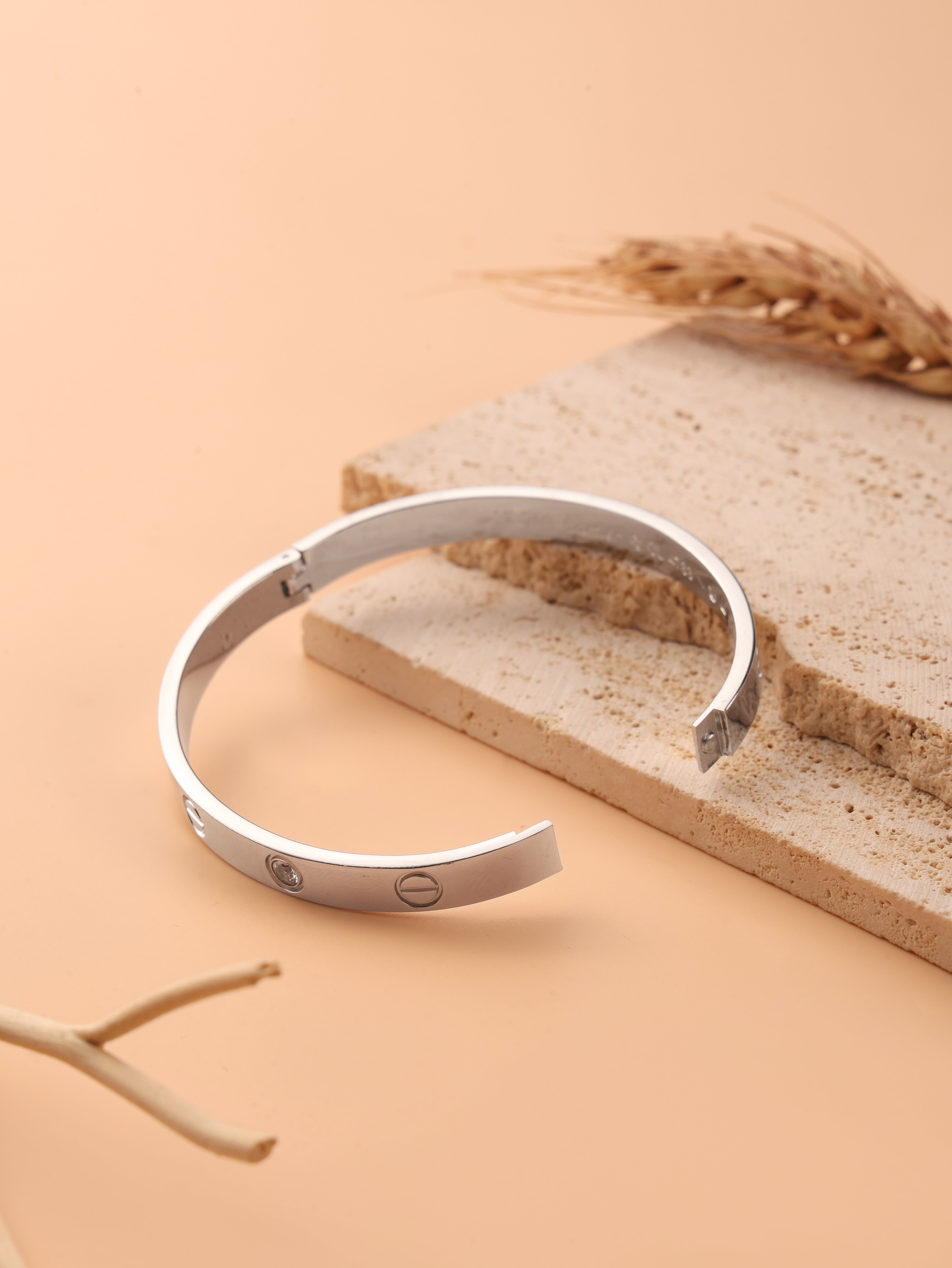 Royal Loop Bracelet