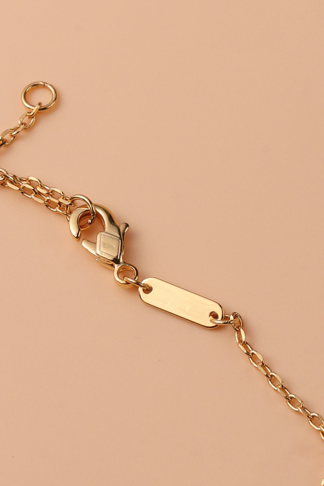Red Gem Clover Neckchain