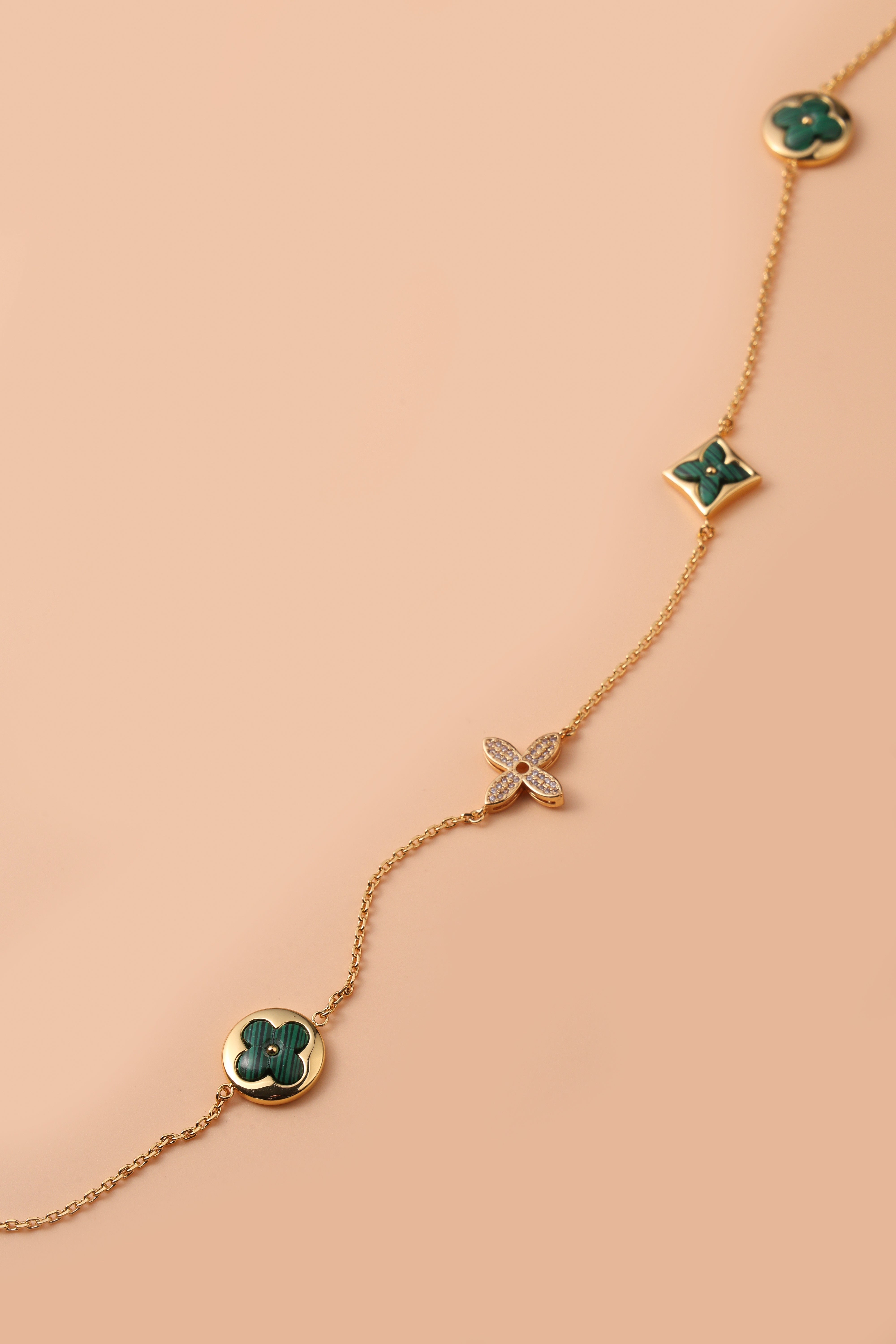 Soft Glow Neckchain