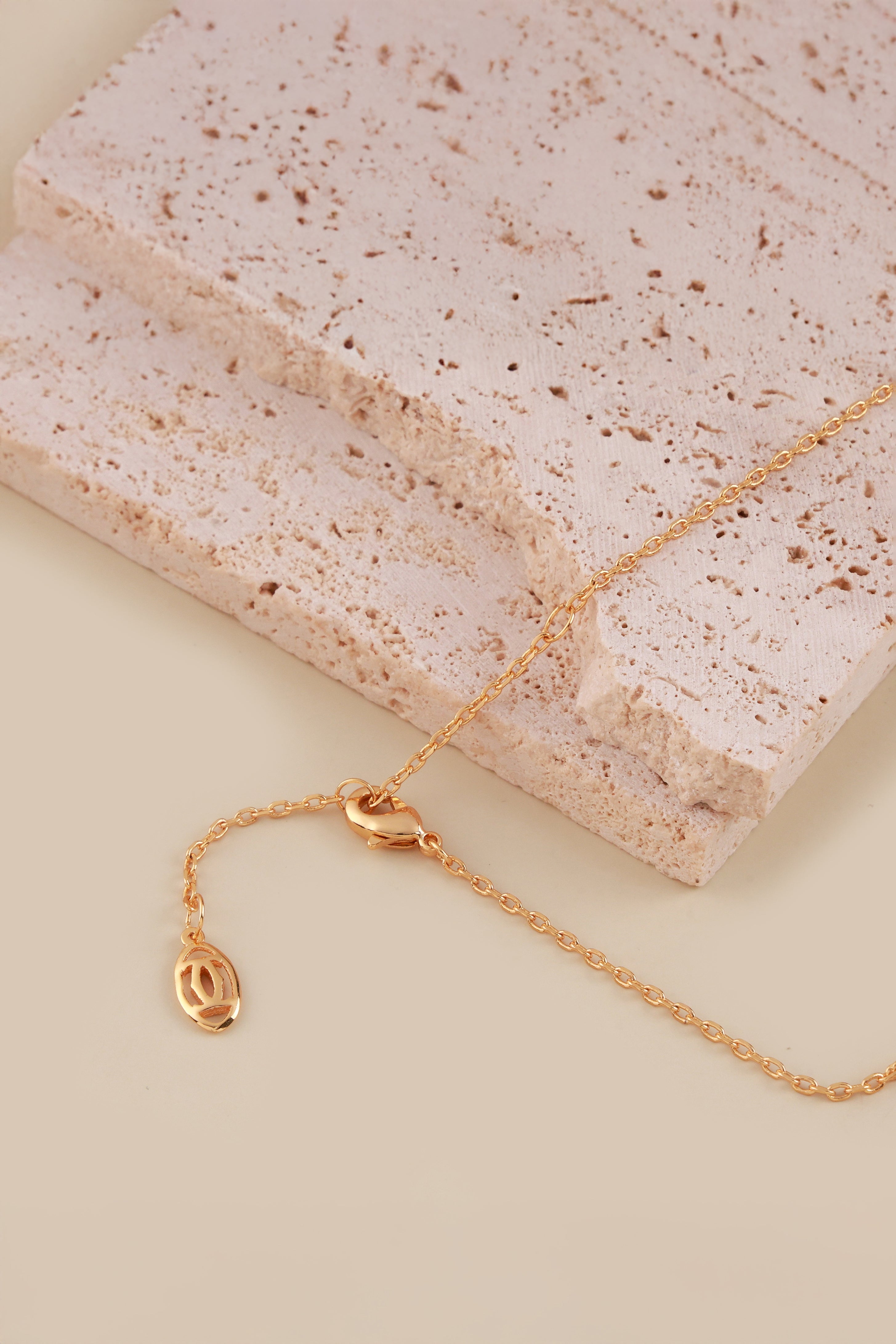 White Quarter Celone Neckchain