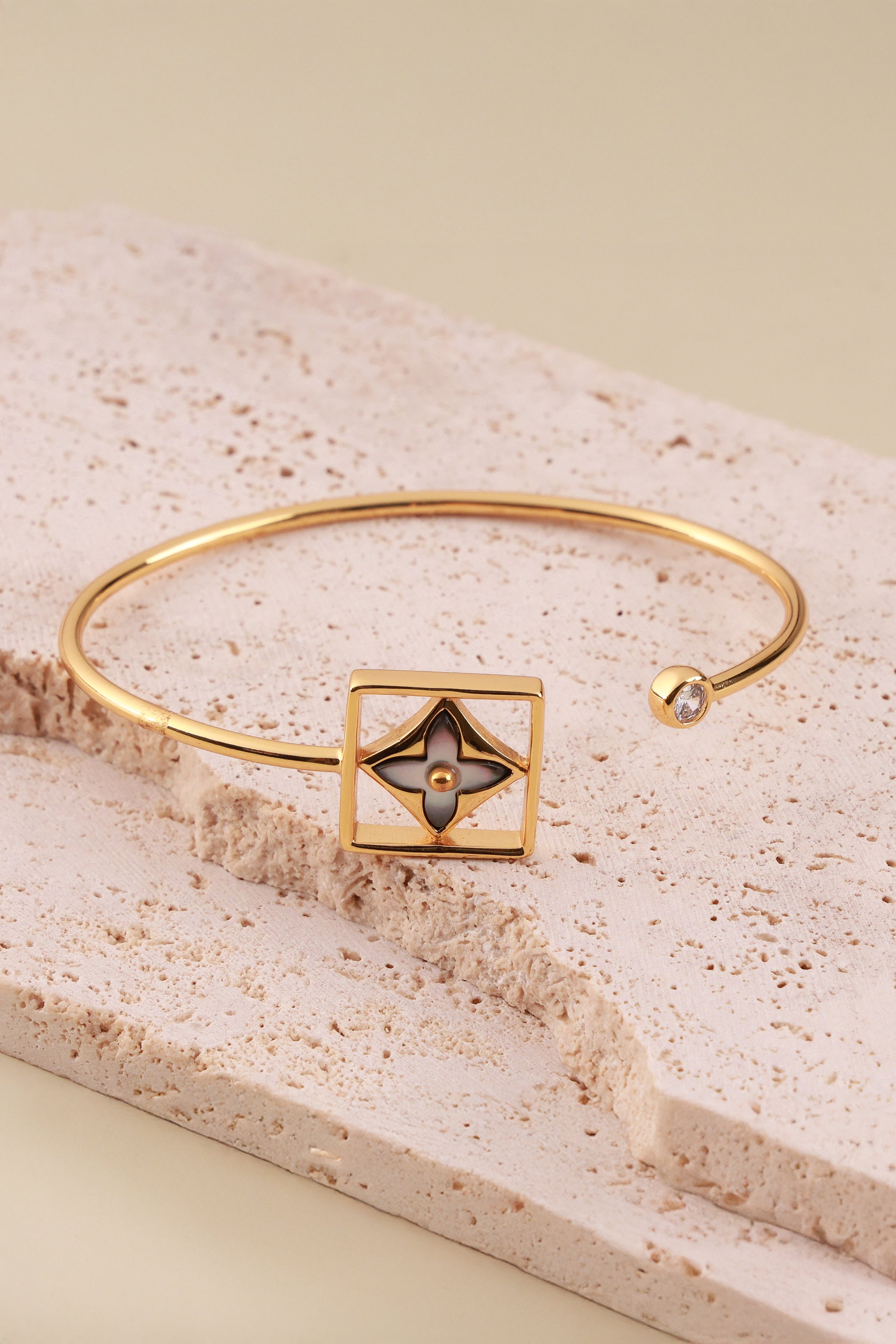 Elan Gold Elvy Bracelet