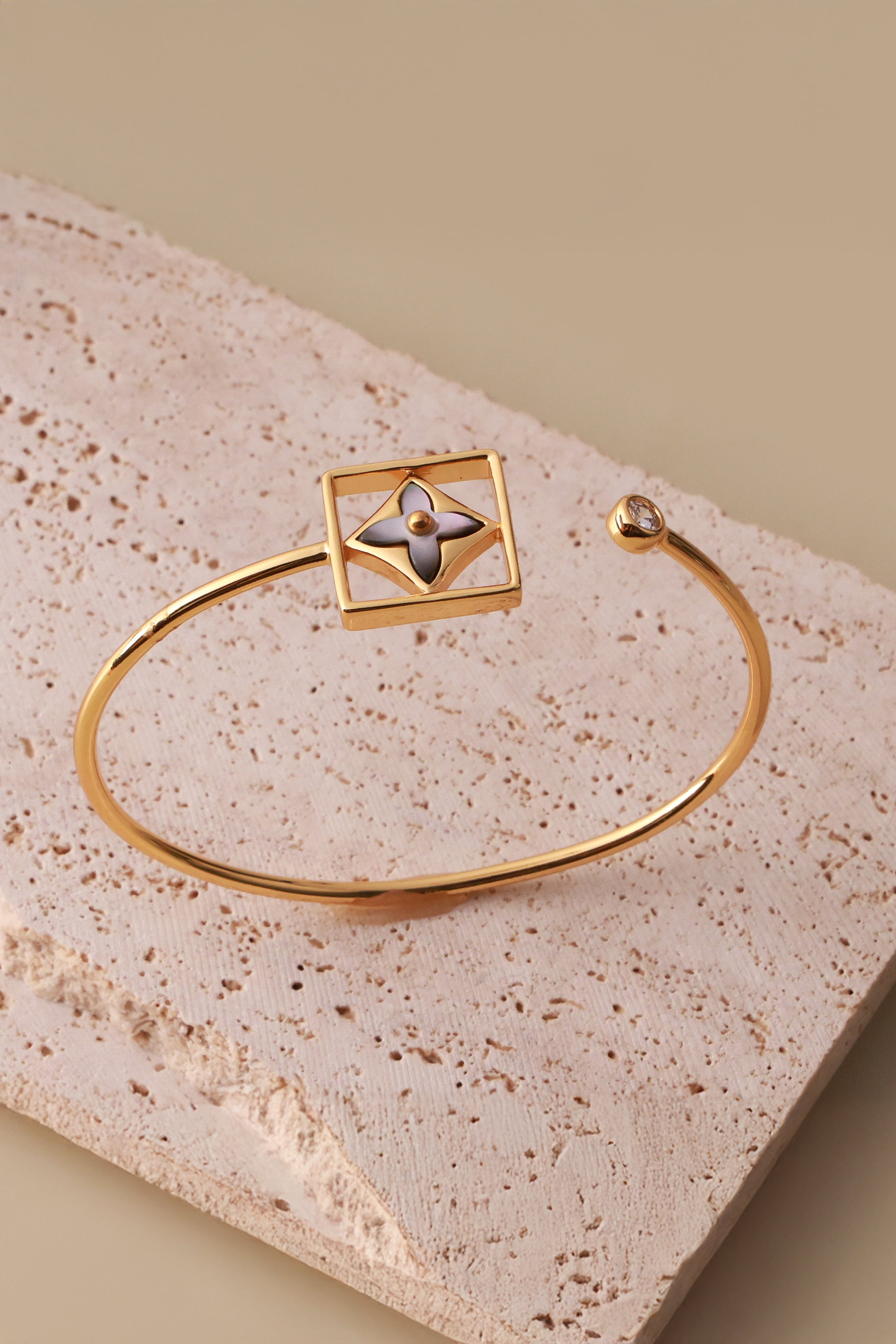 Elan Gold Elvy Bracelet