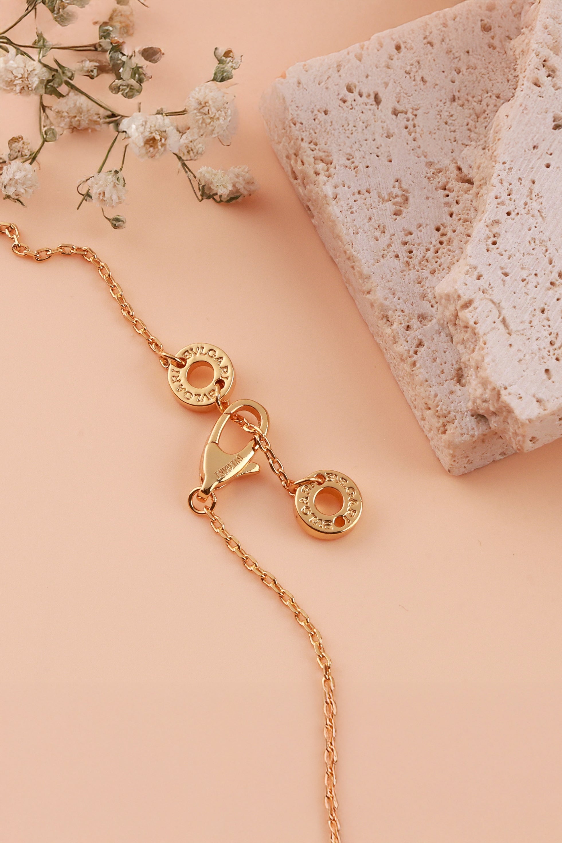 Velaria Beige Bulgaree Neckchain