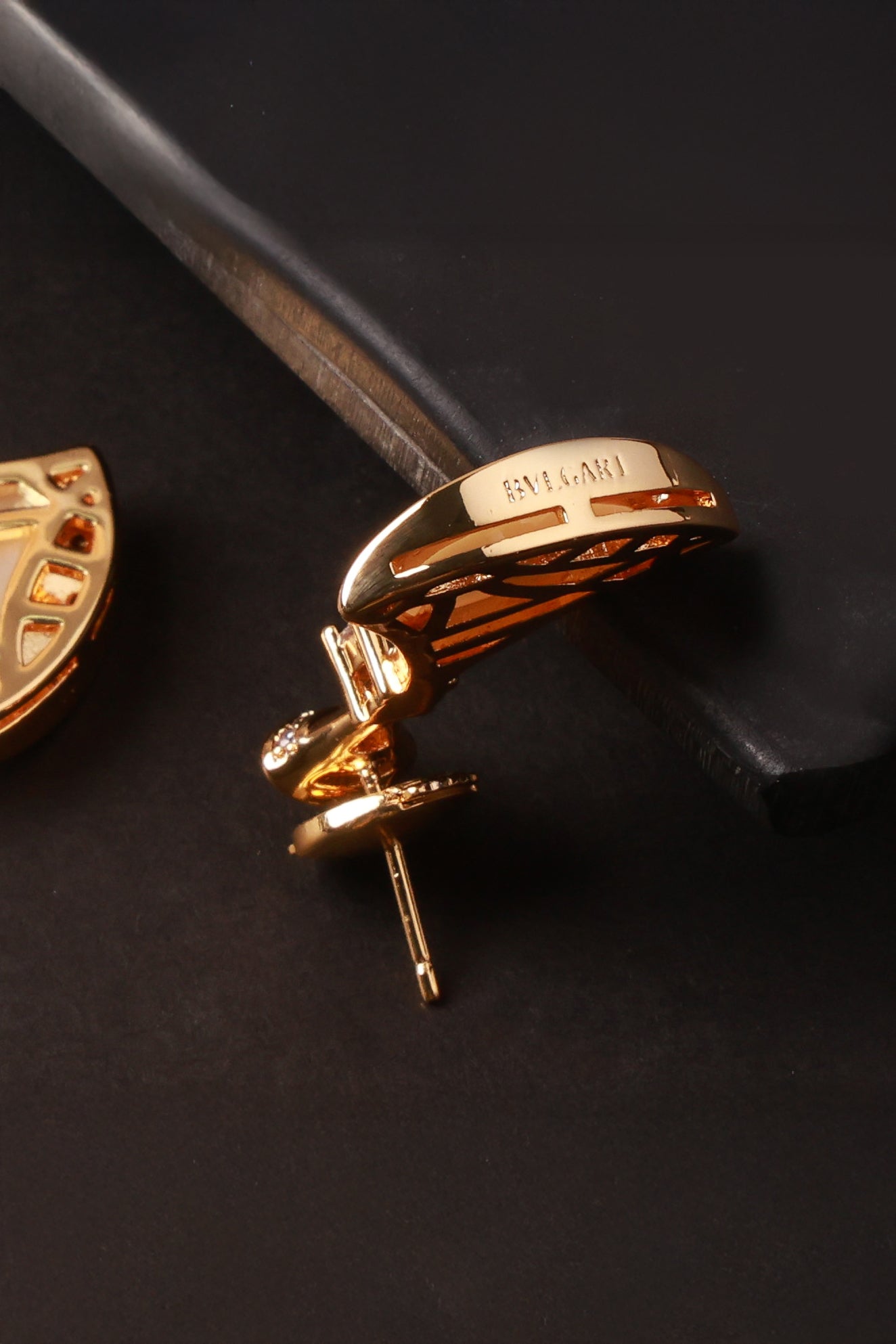 Alaria Beige Bulgaree Earrings