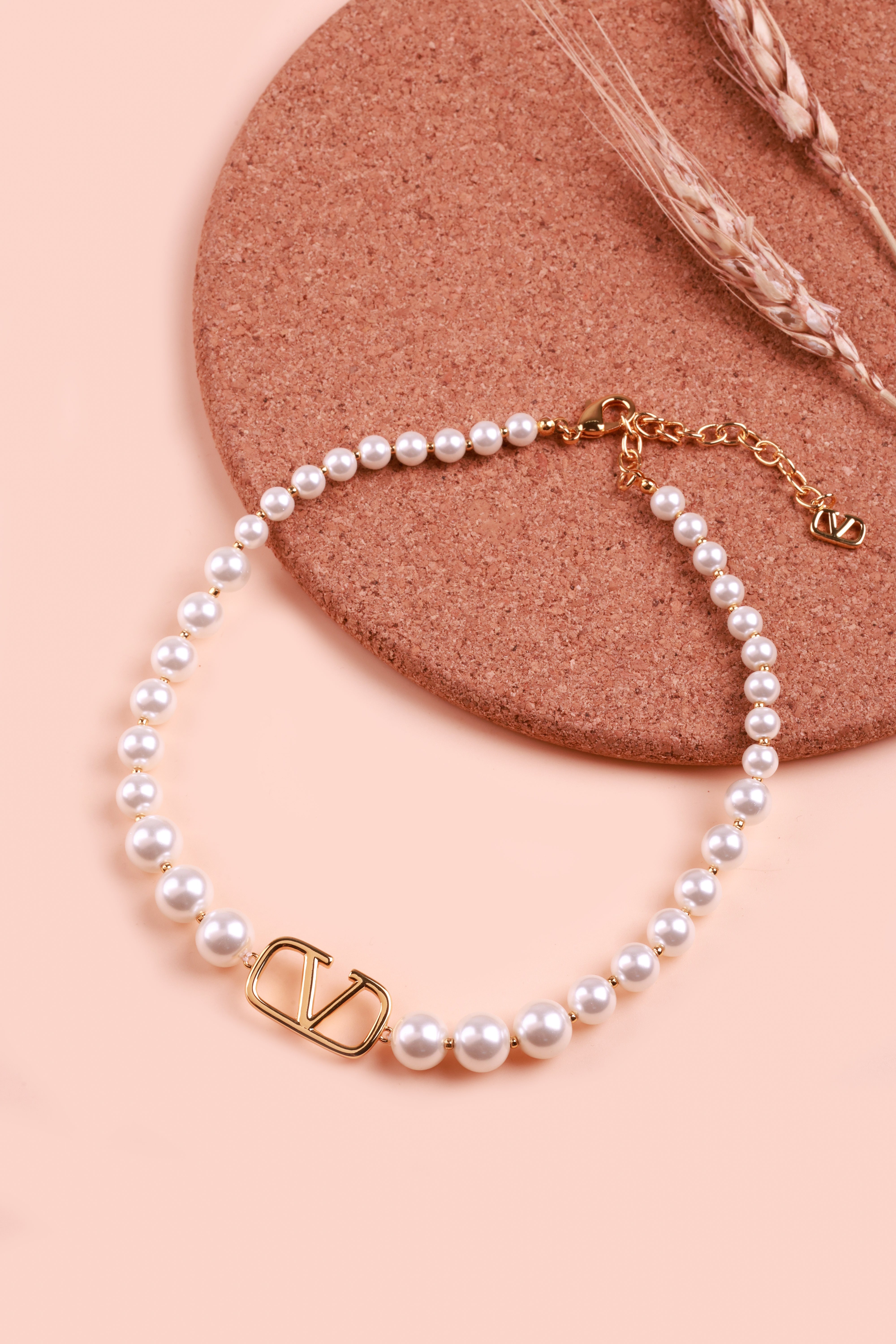 Divine Pearls Valentine Neckchain