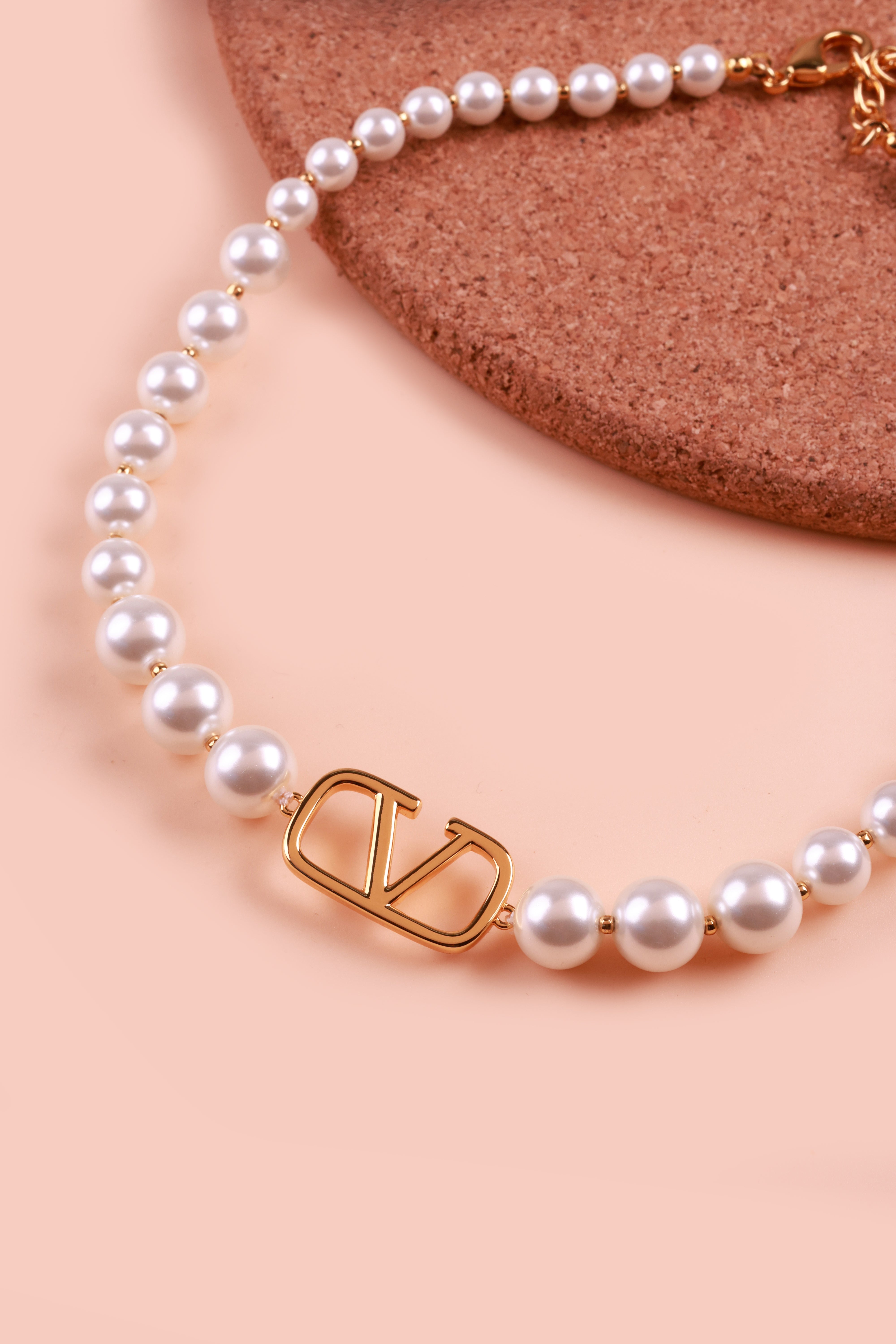 Divine Pearls Valentine Neckchain