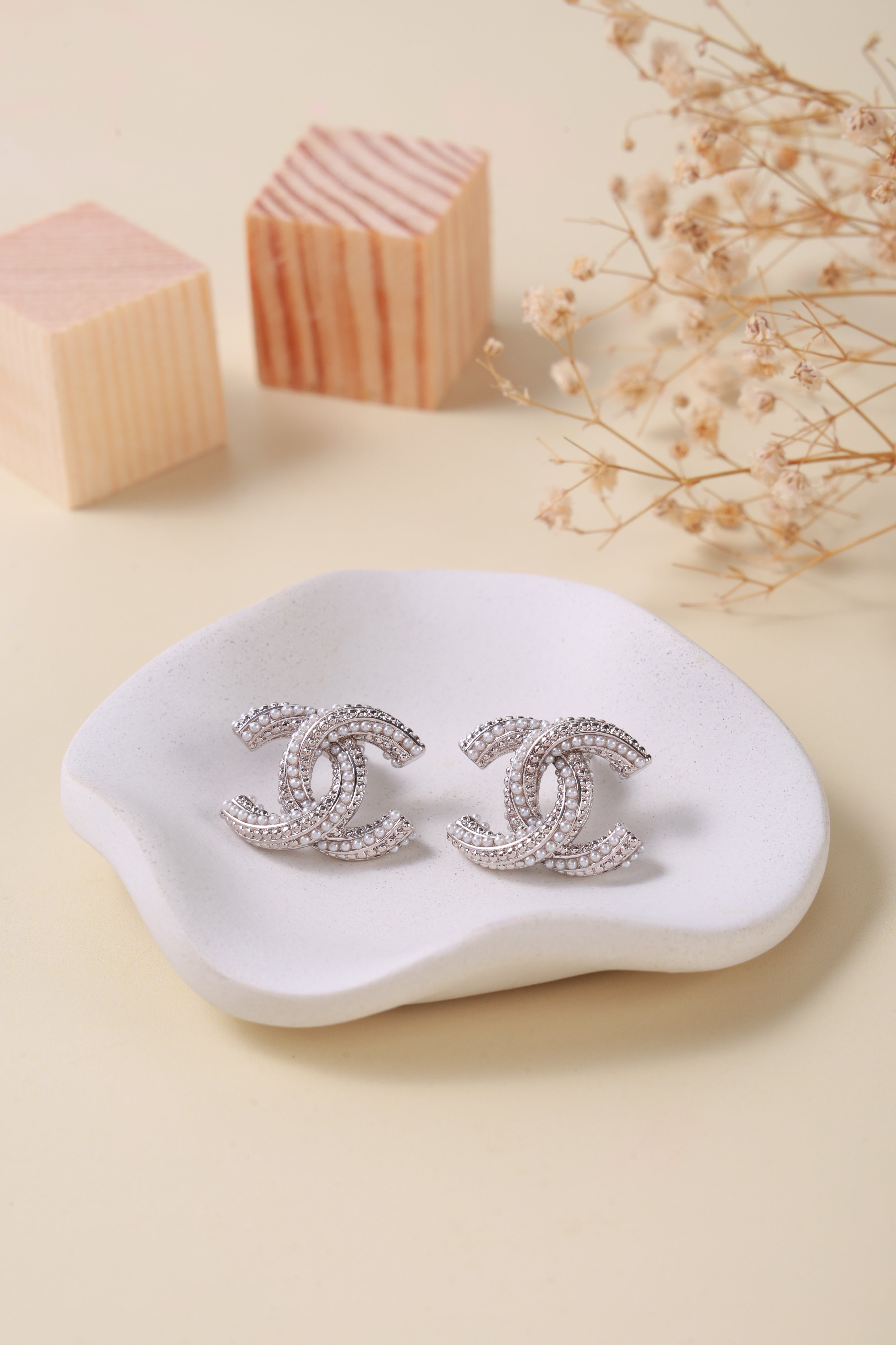Selavia Treasure Studs