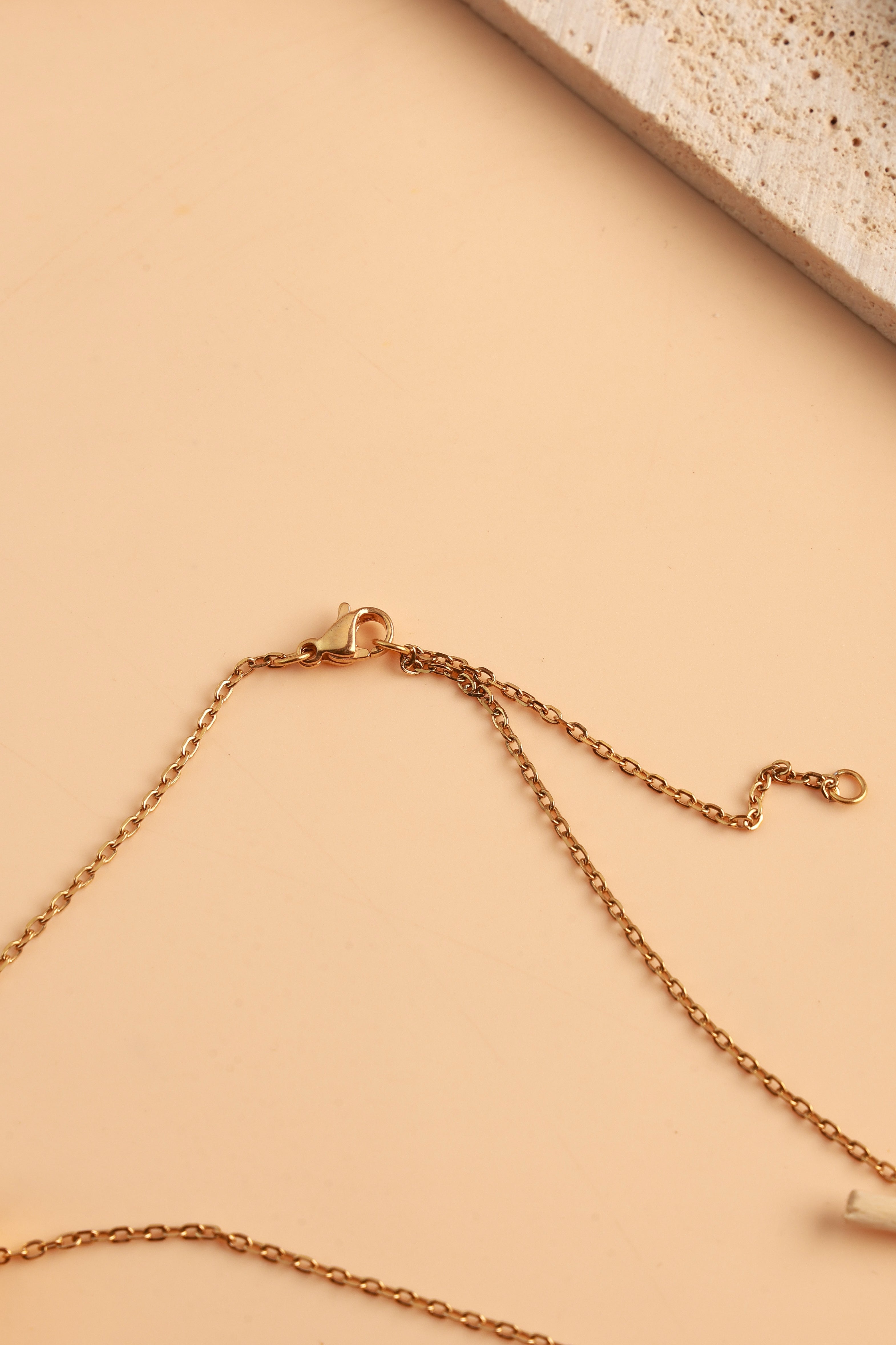 Crimson White Barrel Luxe Neckchain