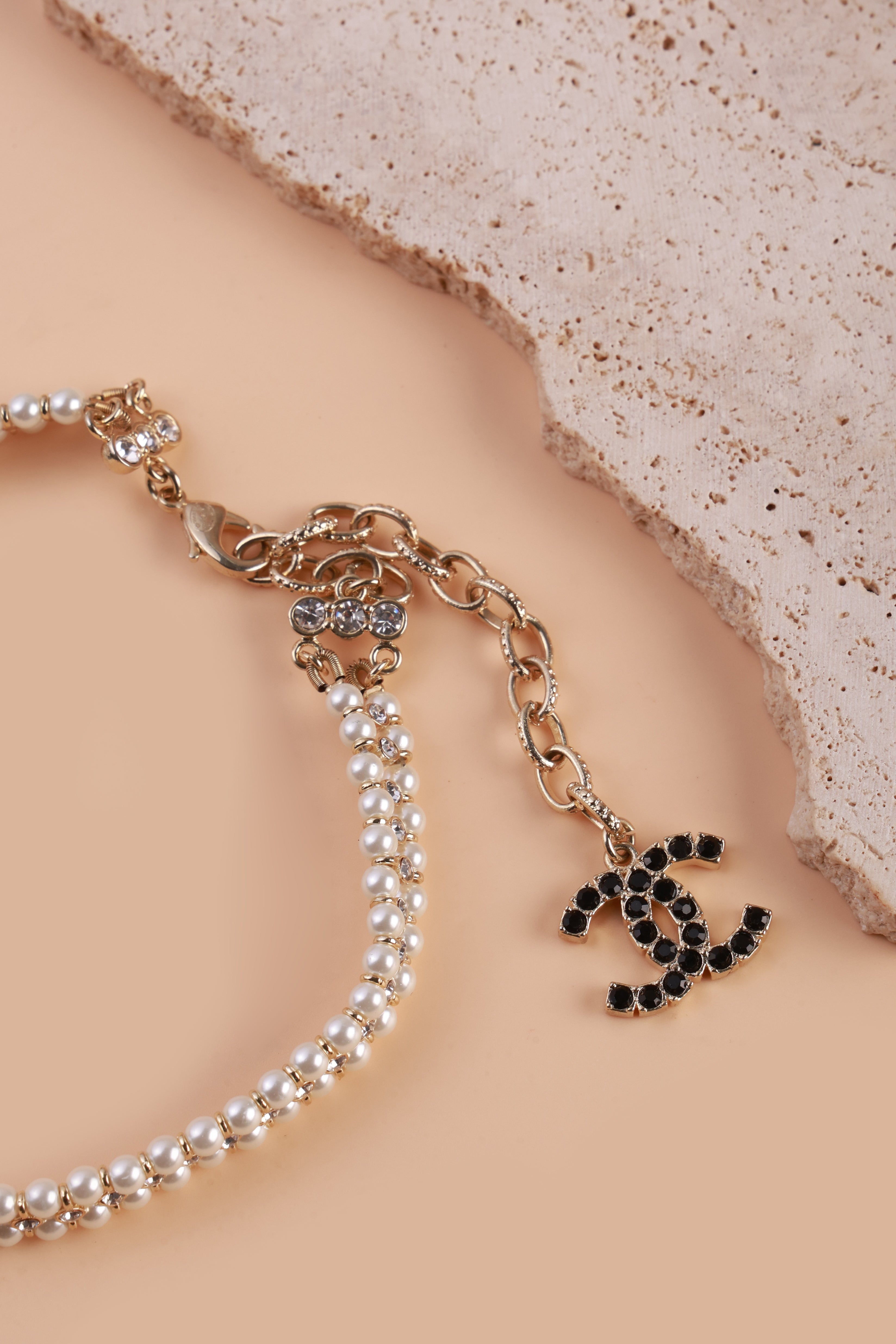 Eterna Pearl Neckchain