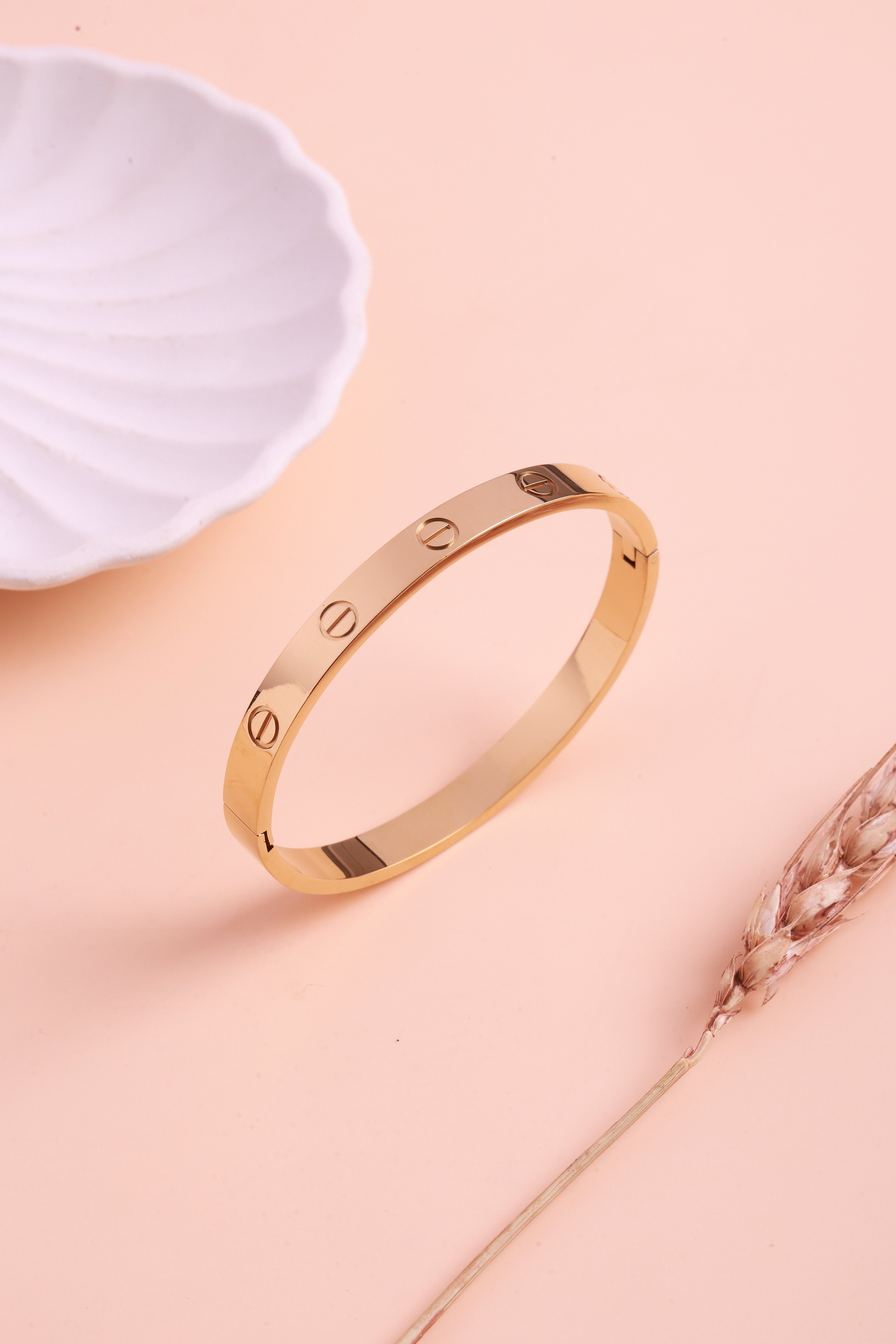Dazzle Band Golden Carter Bracelet
