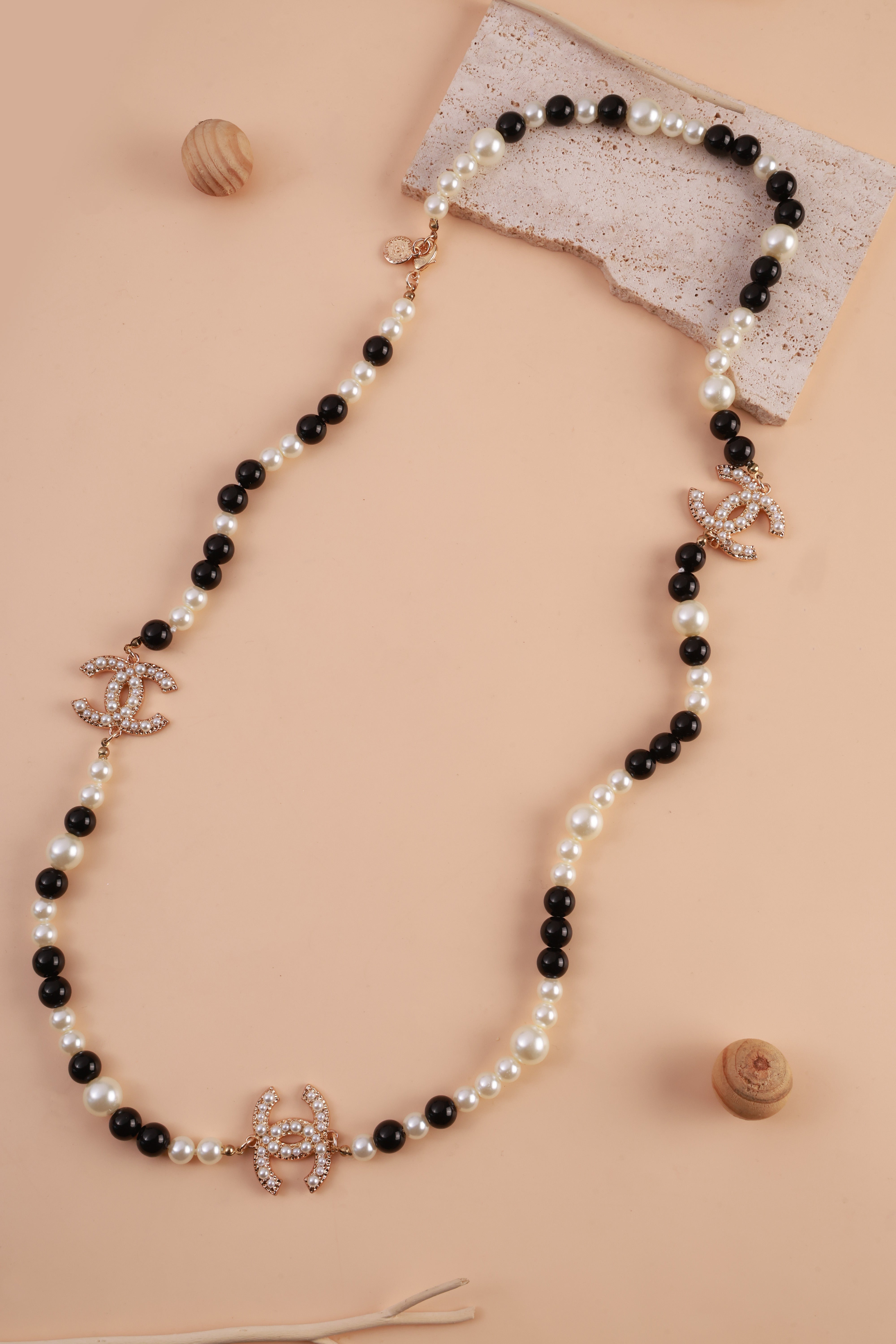 Vanta Pearl Neckchain