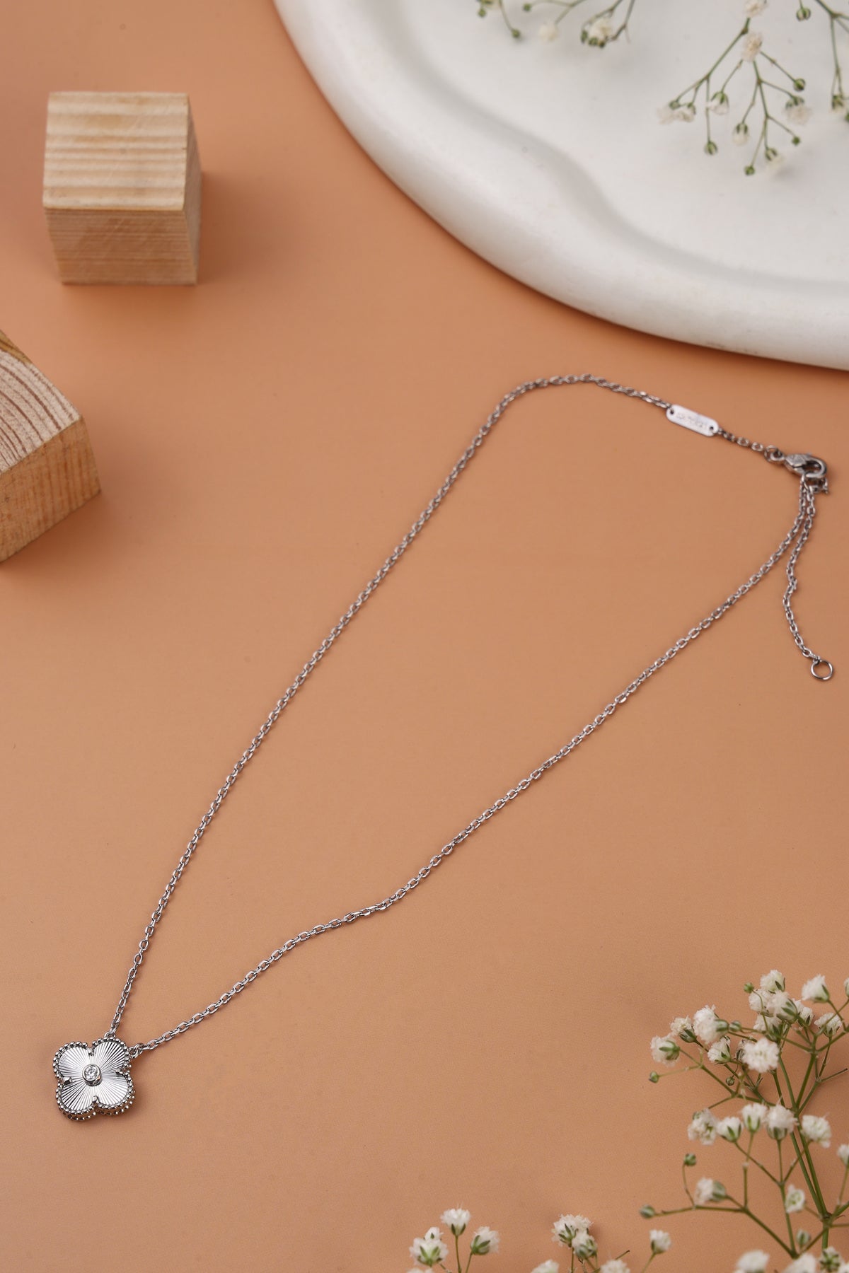 Evienne Neckchain